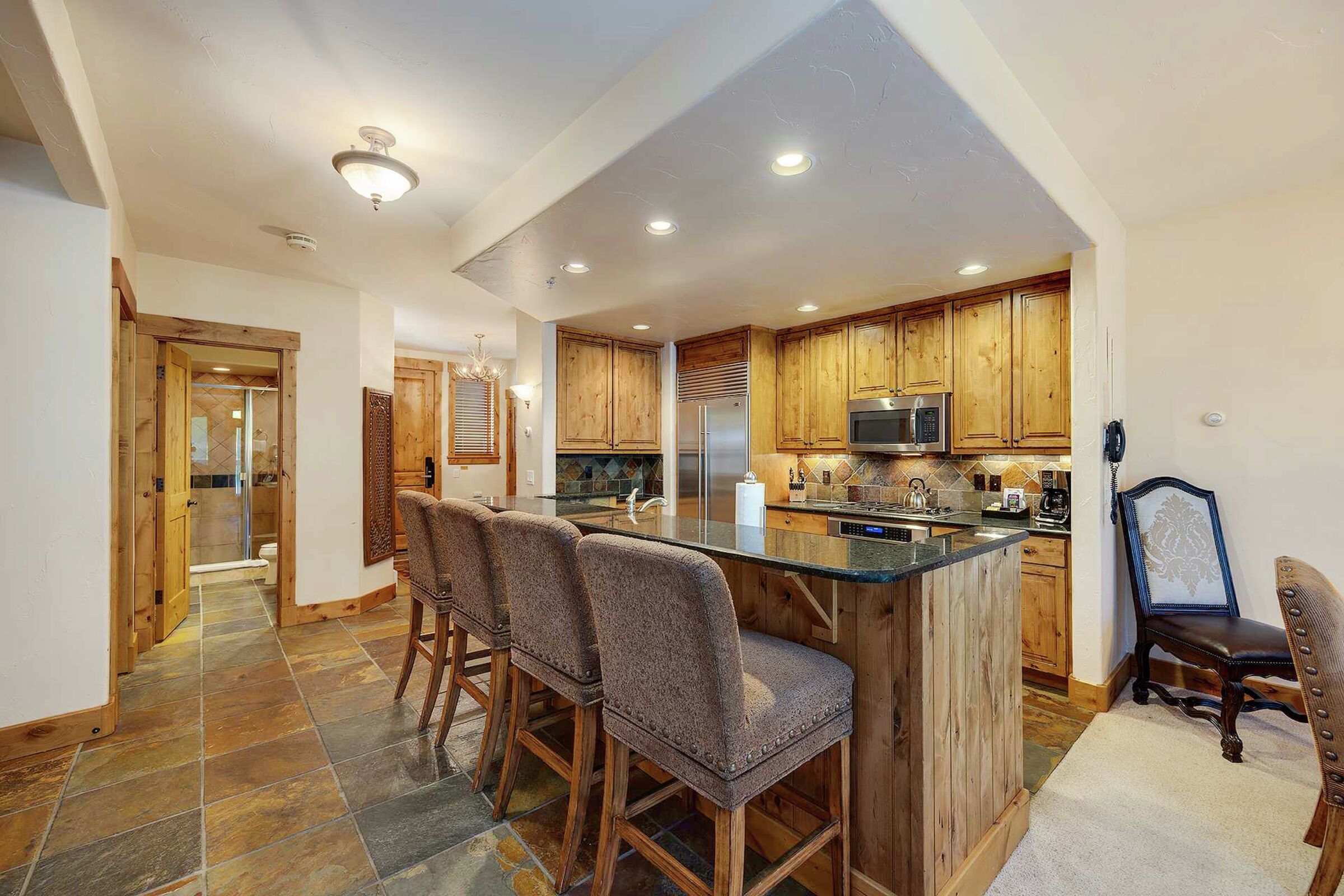 #125 - Kitchen Bar