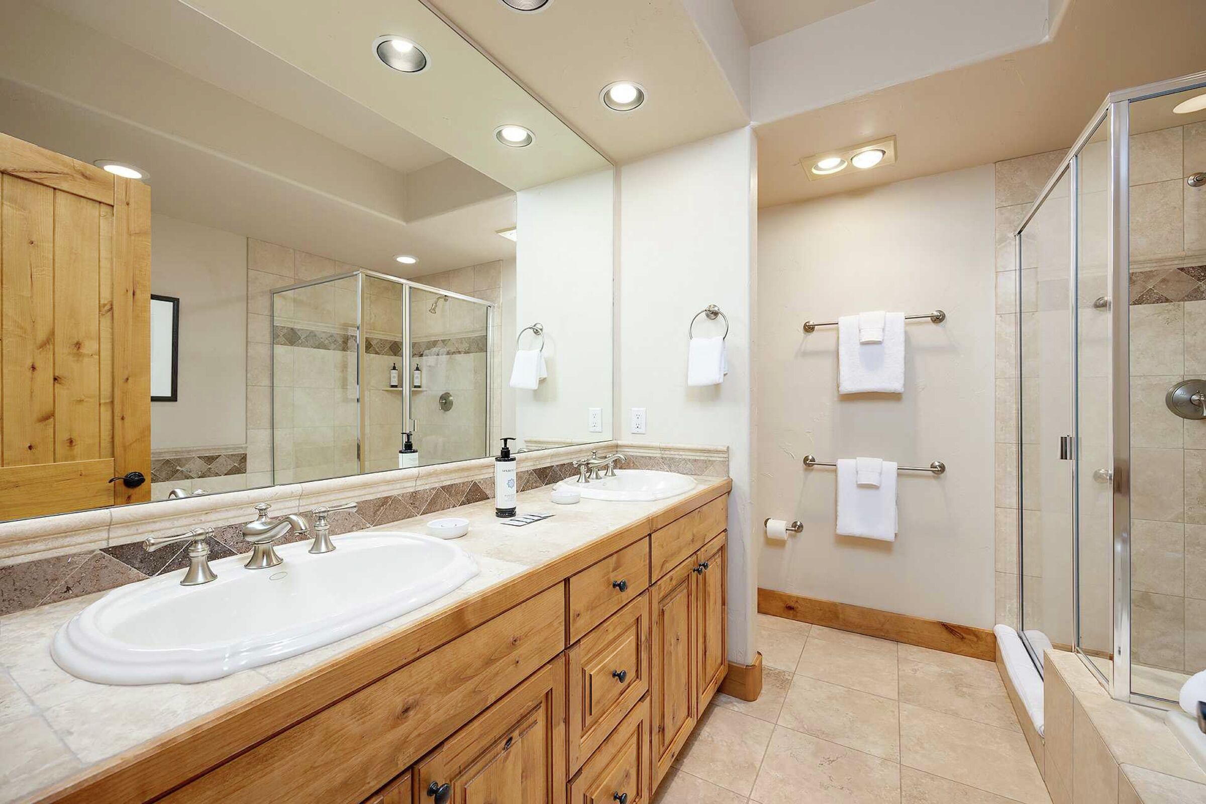 #125 - Master Ensuite Bathroom