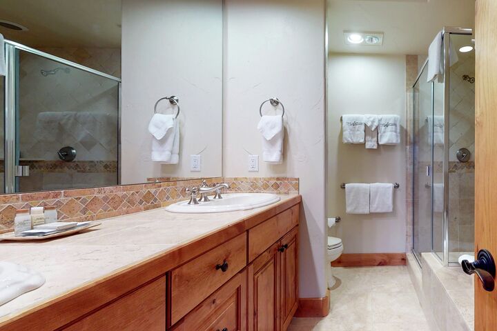 #115 - Ensuite Bathroom