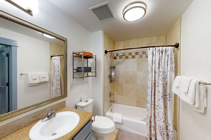#B304 - Master Ensuite Bathroom