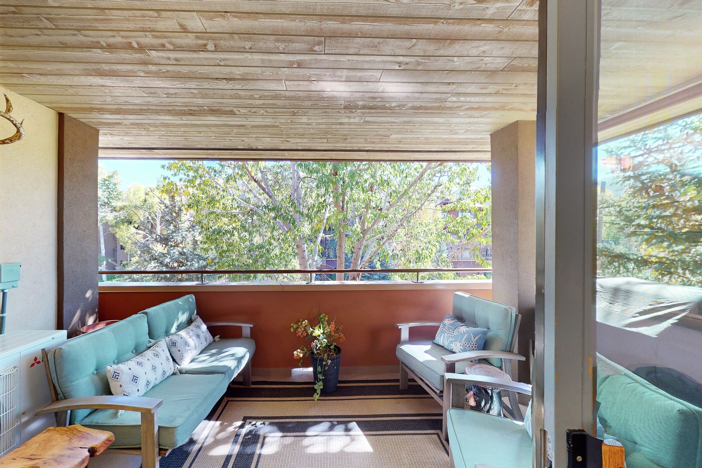 #B304 - Balcony
