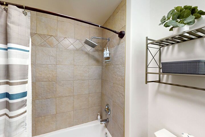 #B304 - Ensuite Bathroom