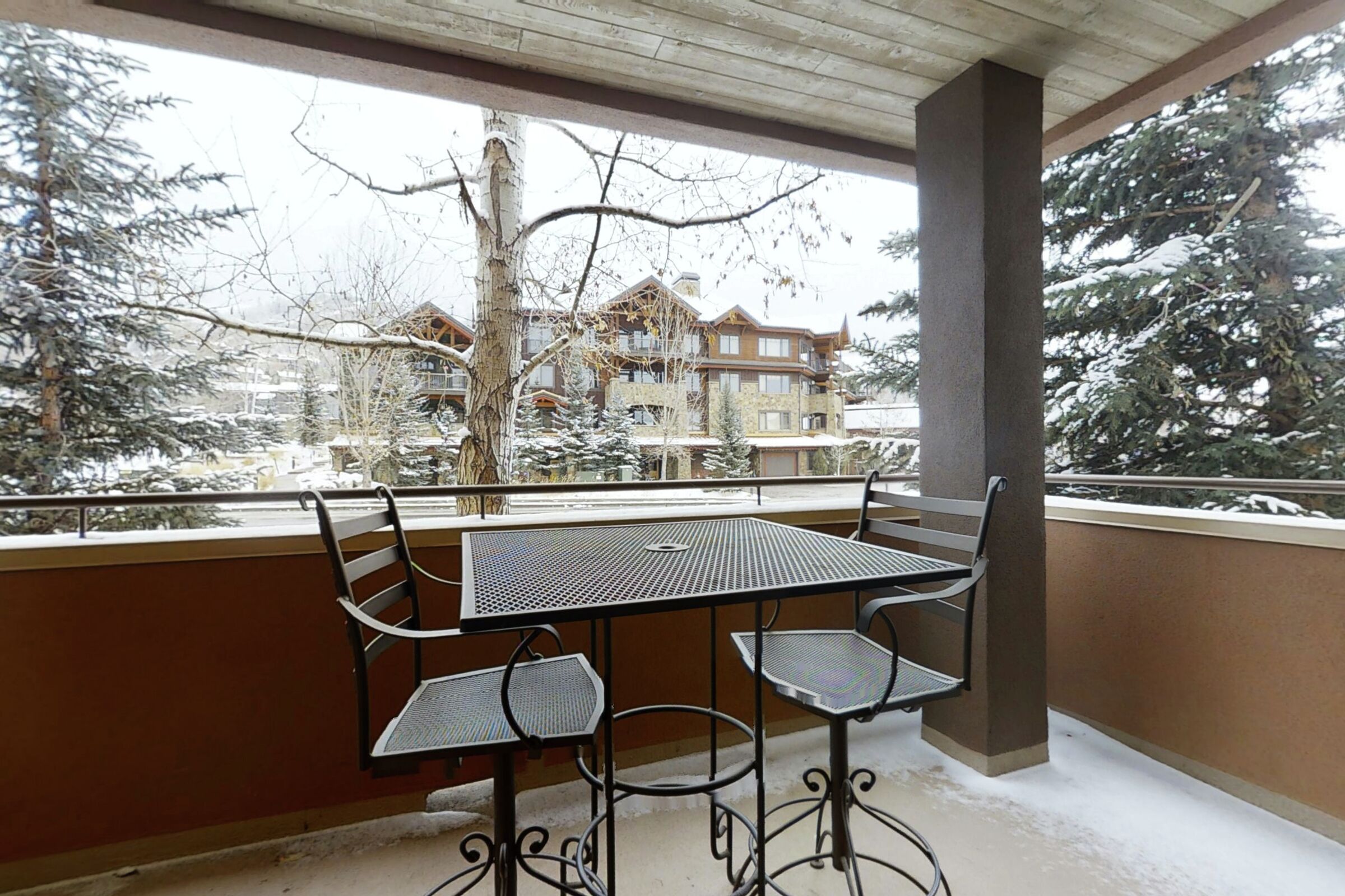 #B105 - Balcony