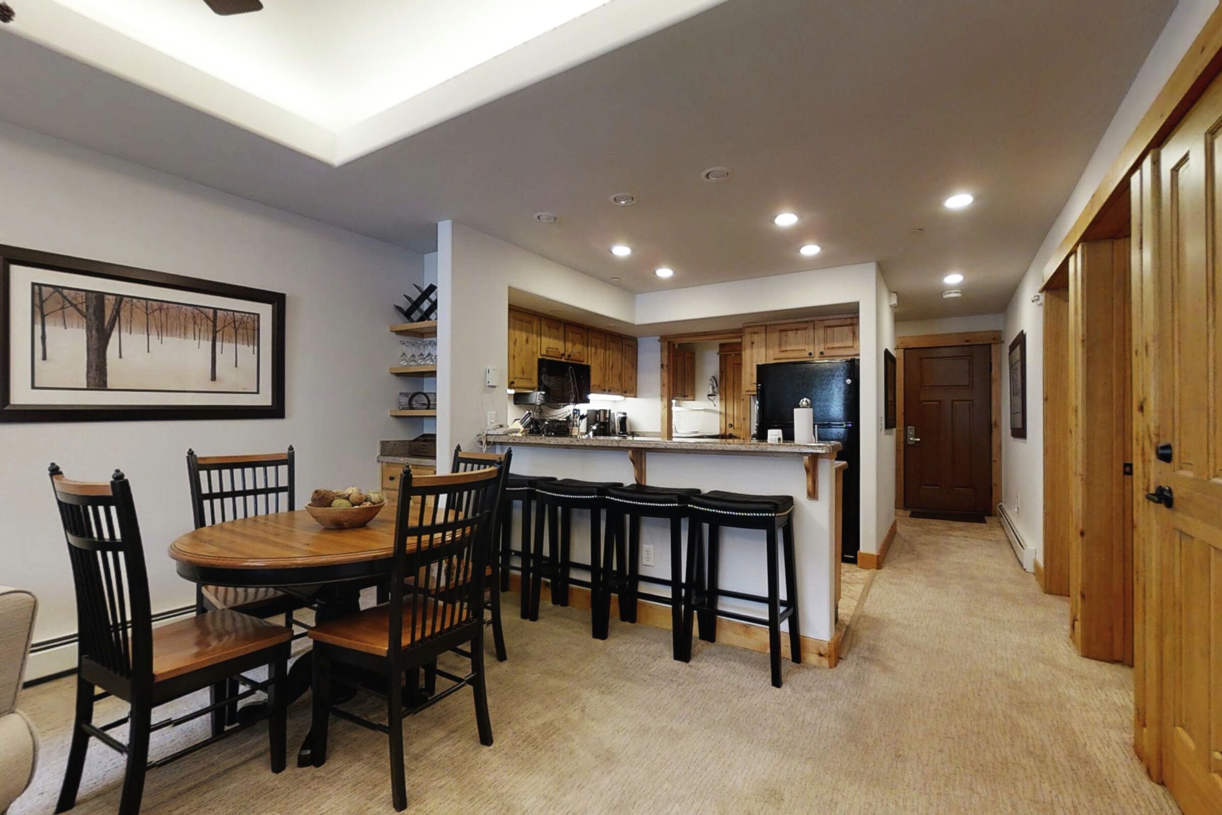 #B105 - Dining Room & Kitchen