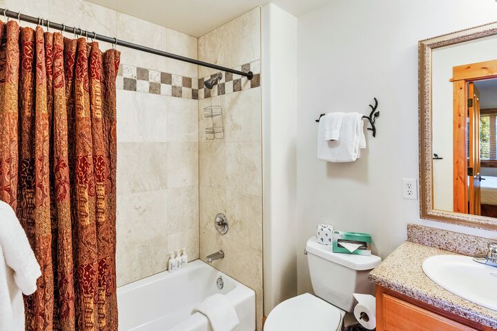 #B202 - Master Ensuite Bathroom