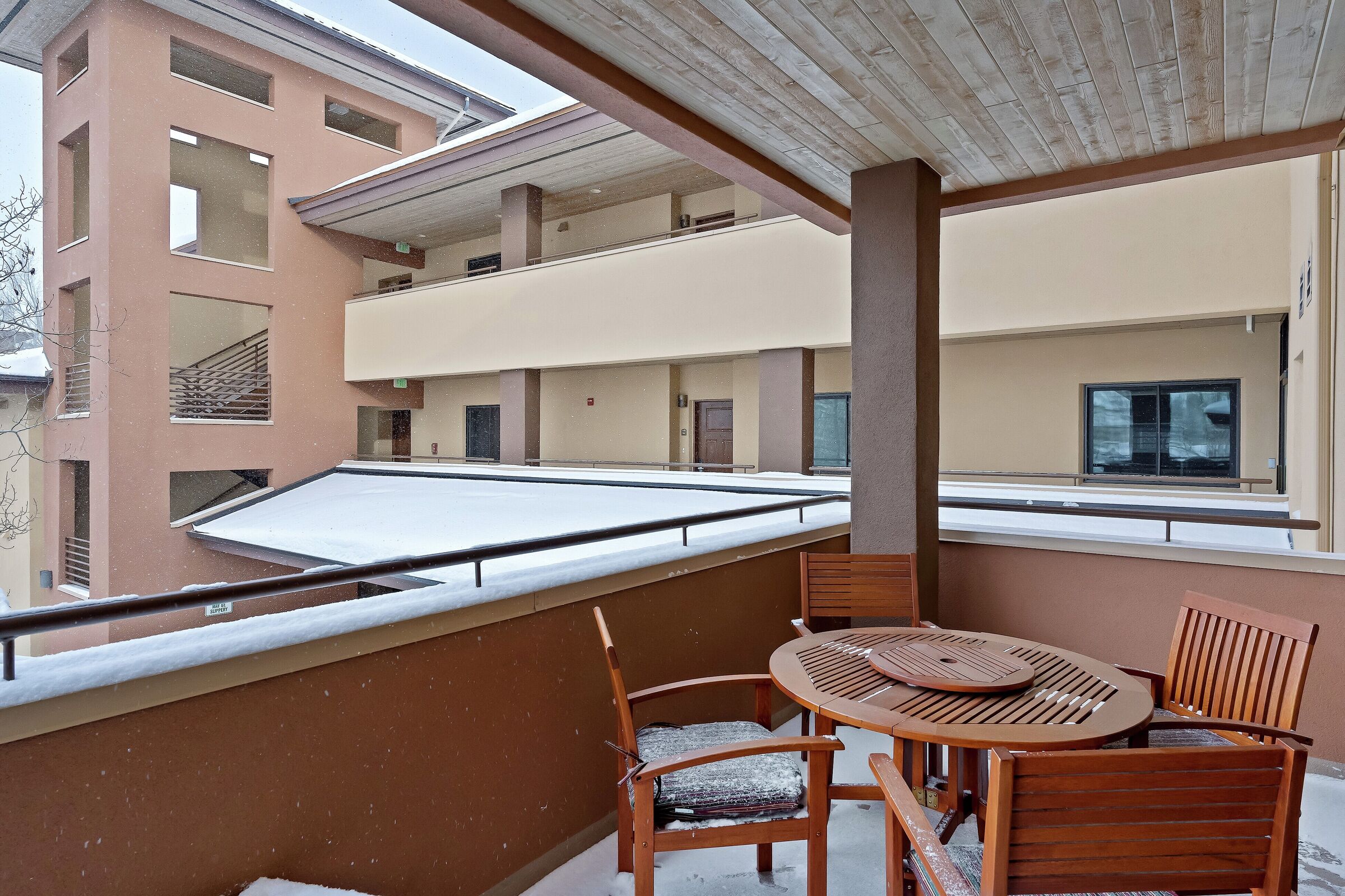 #B203 - Balcony