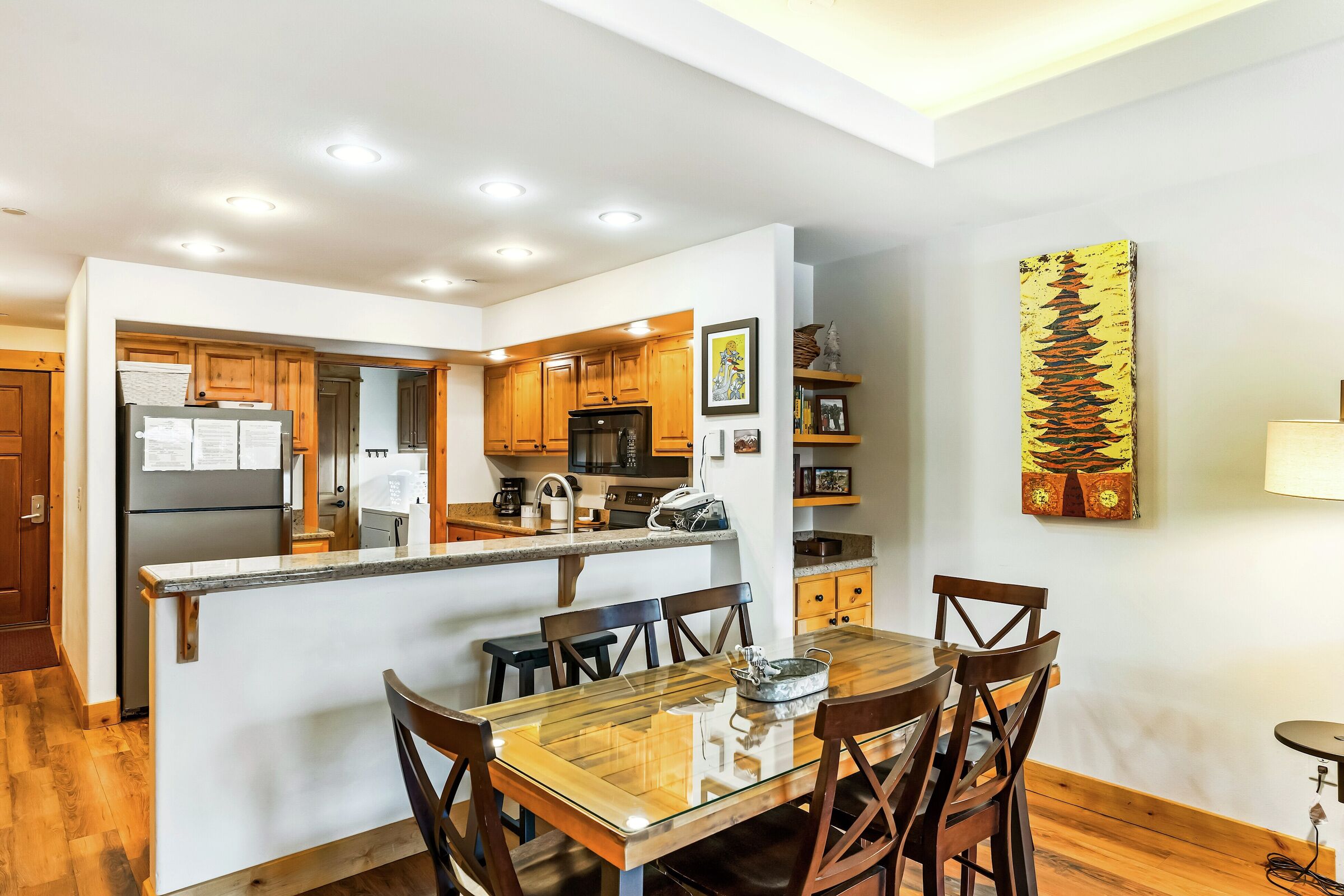 #B206 - Dining Area