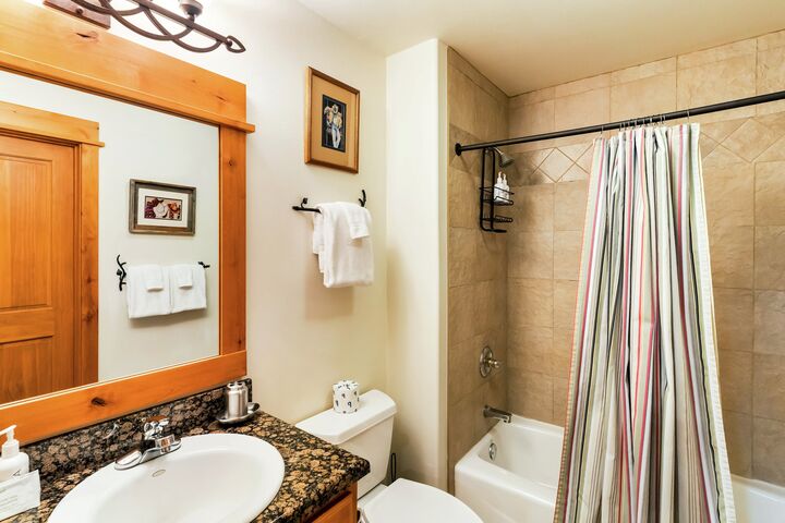 #B206 - Ensuite Bathroom