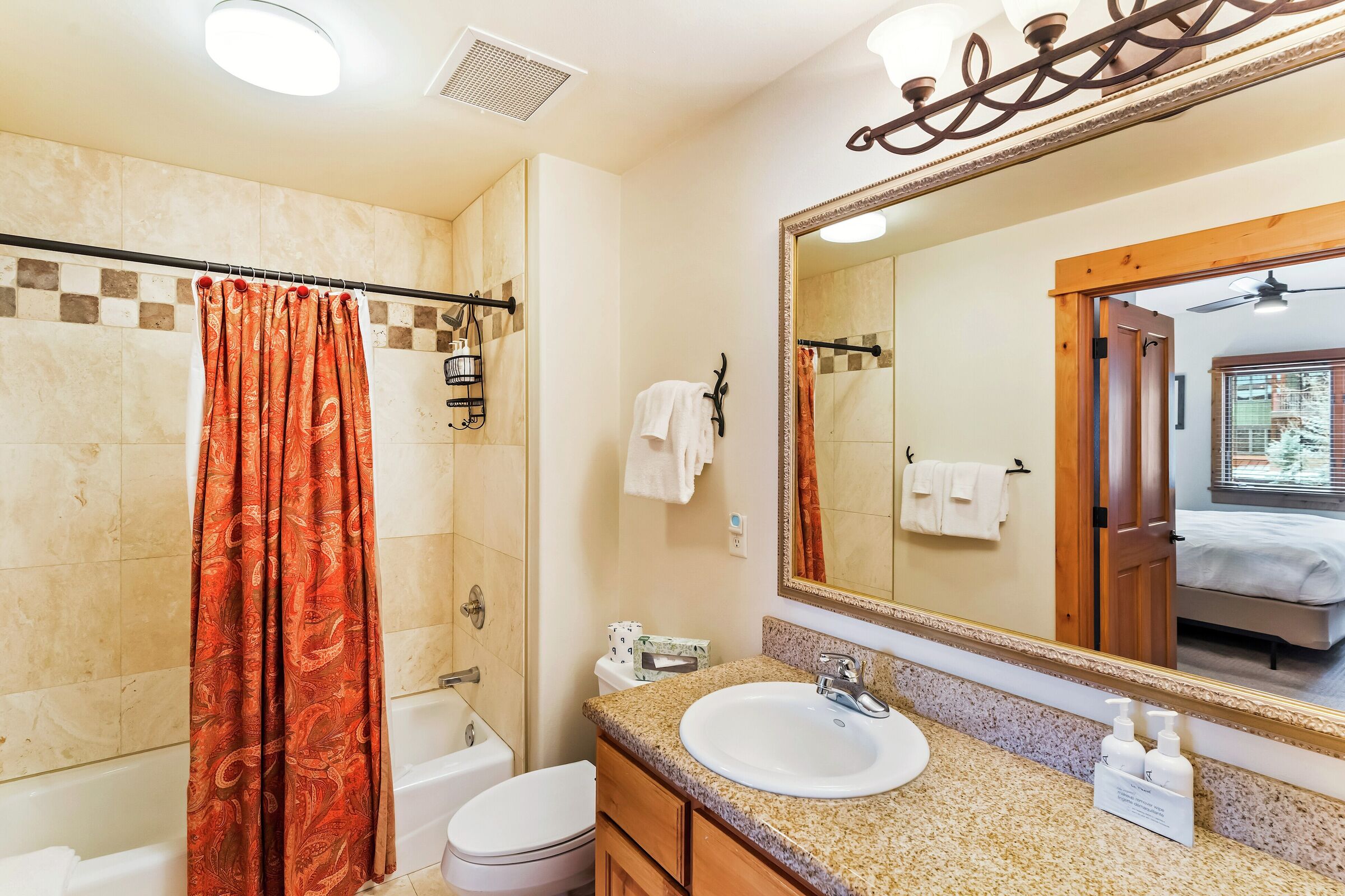 #B206 - Master Ensuite Bathroom