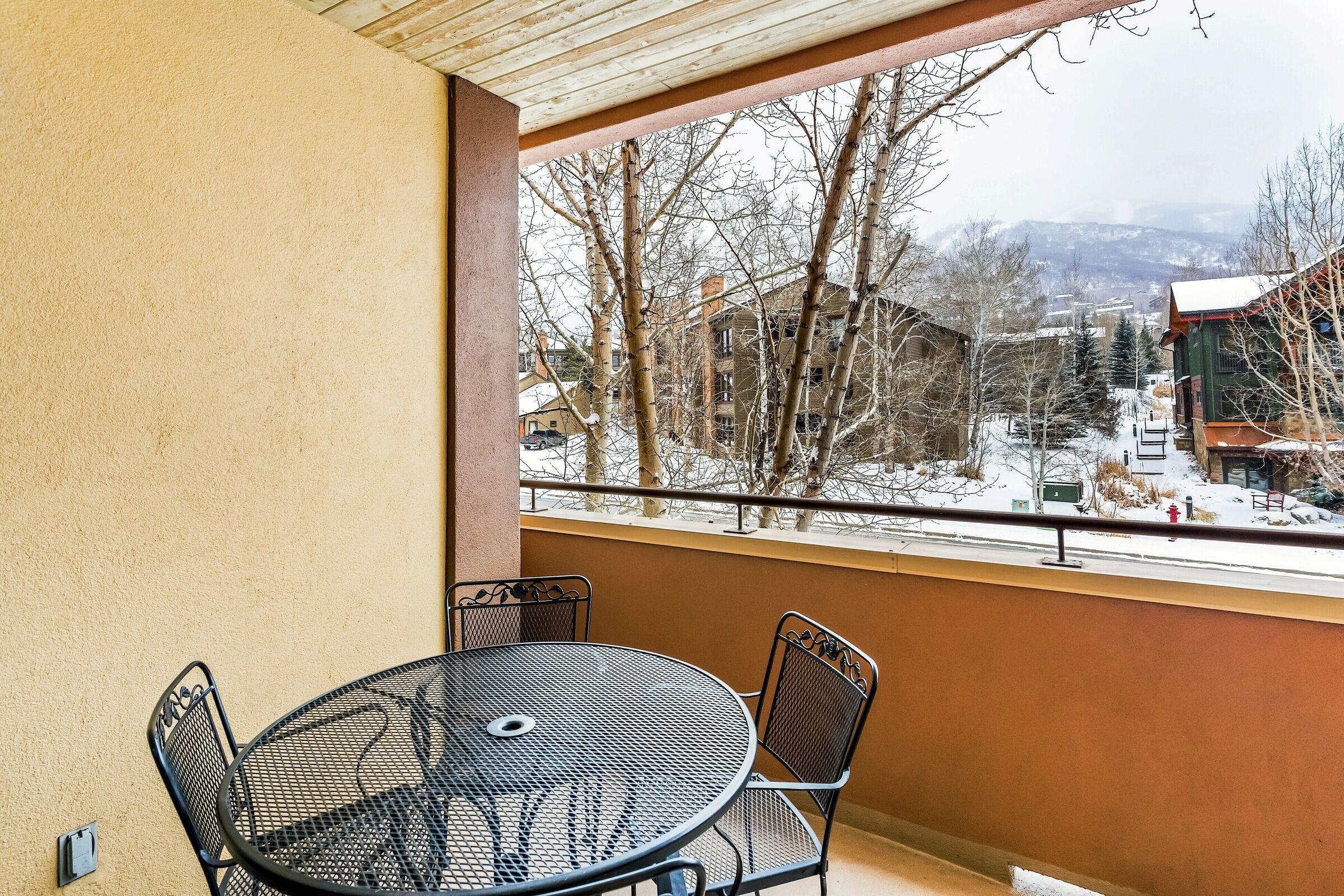 #B206 - Balcony