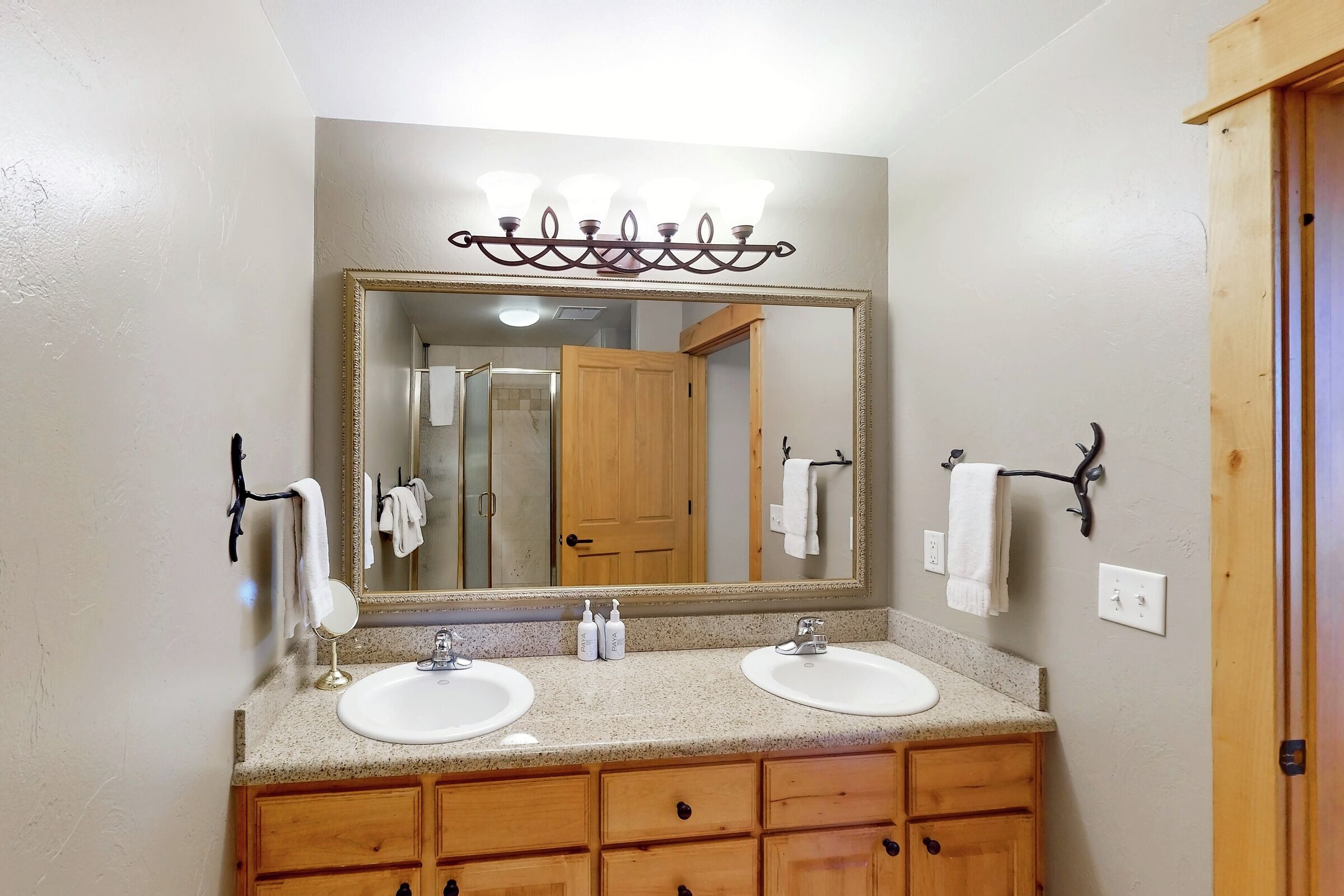 #B306 - Master Ensuite Bathroom