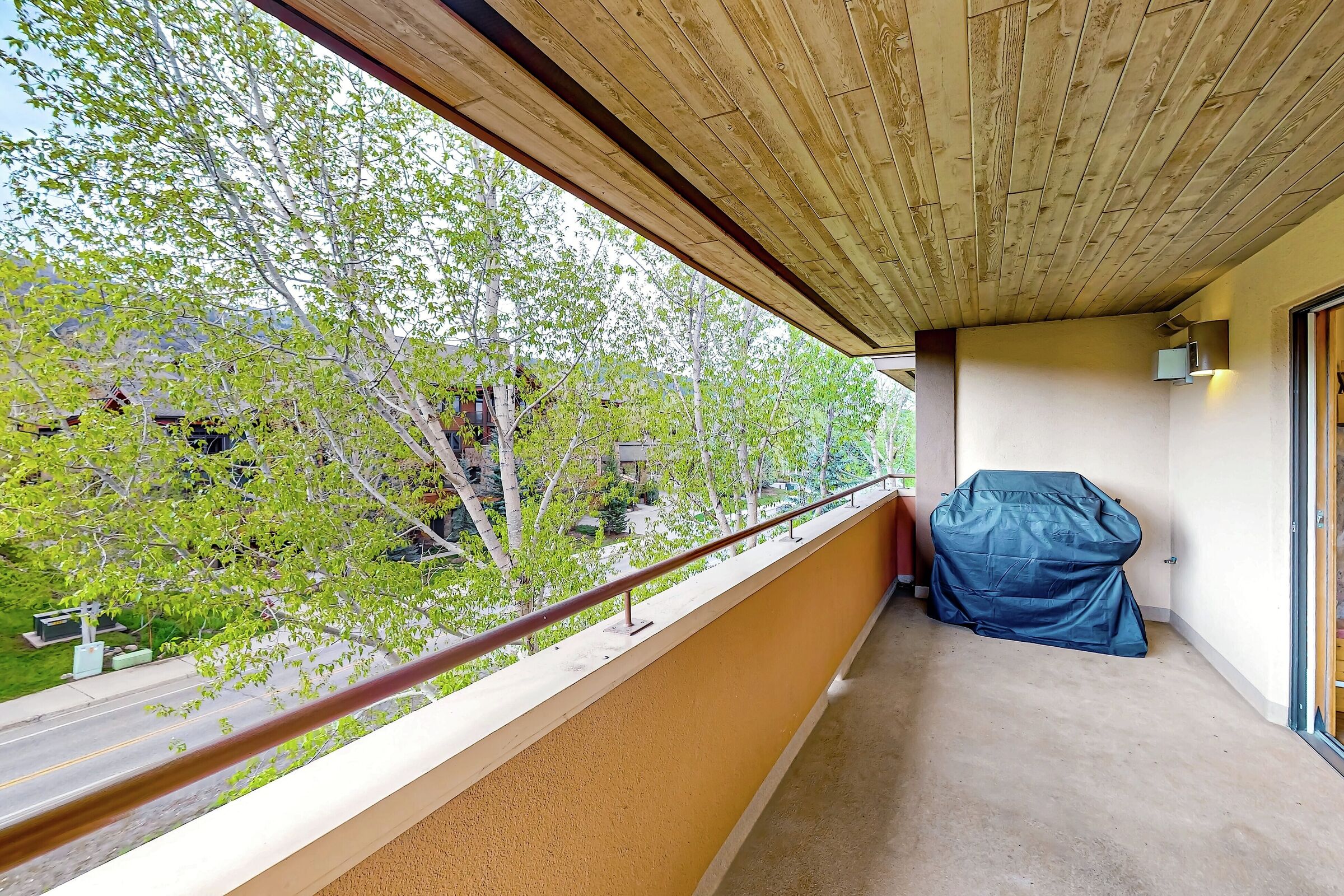 #B306 - Balcony
