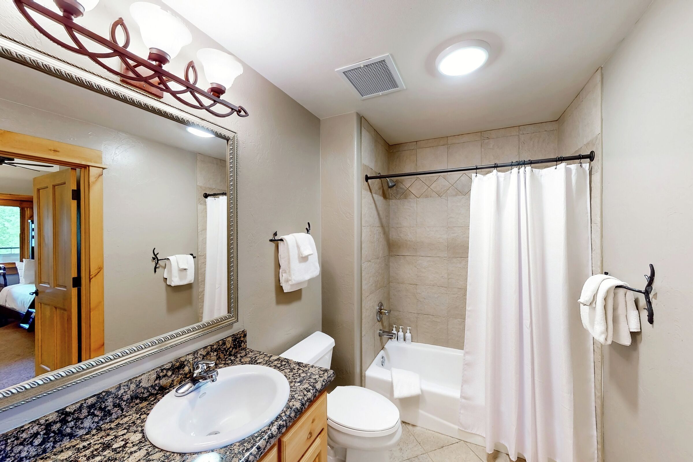 #B306 - Ensuite Bathroom