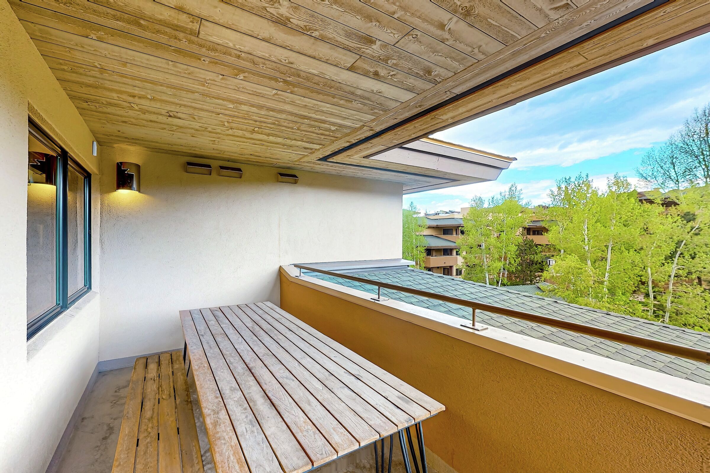 #B306 - Balcony