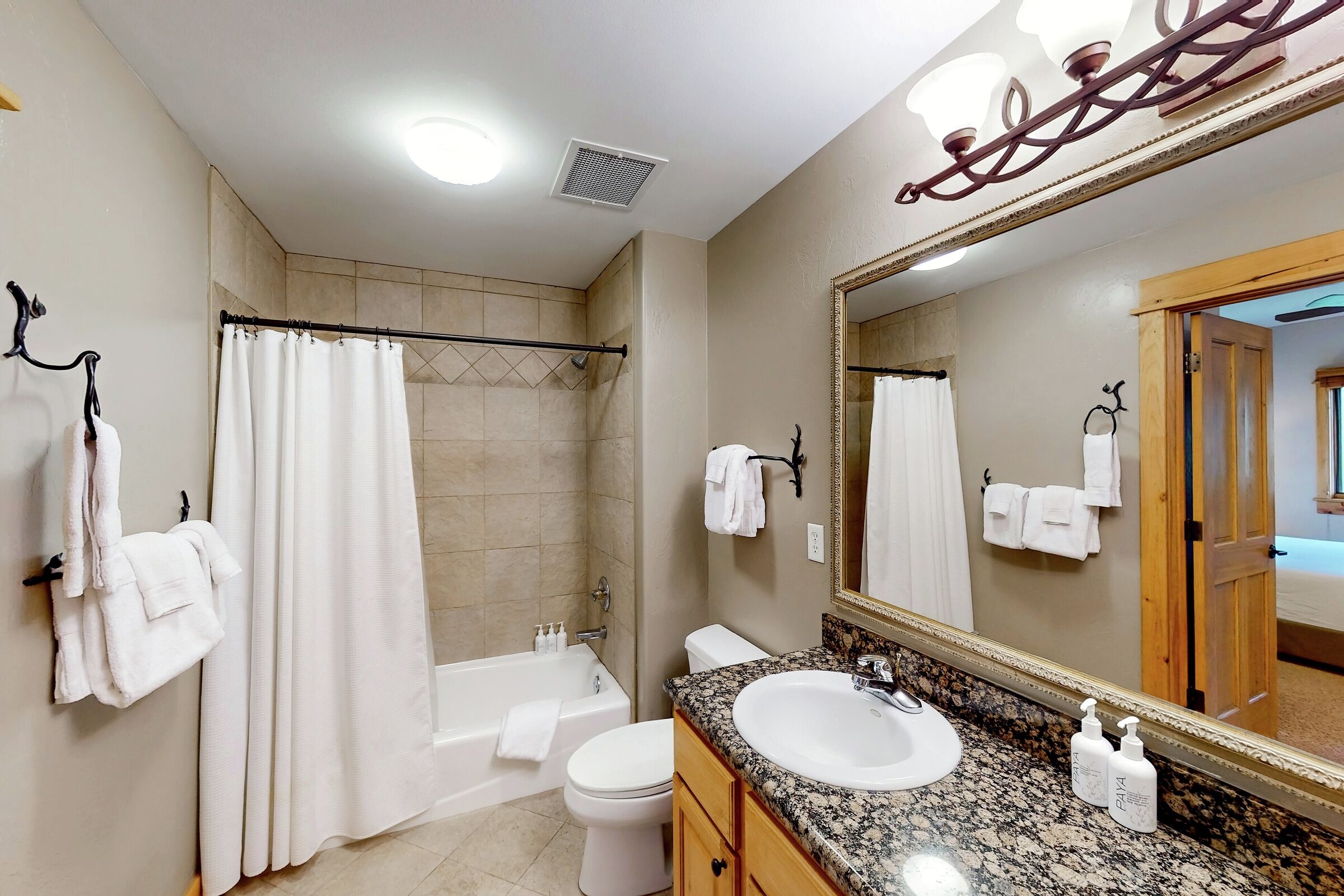 #B306 - Ensuite Bathroom
