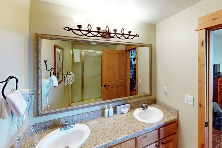 #B301 - Master Ensuite Bathroom