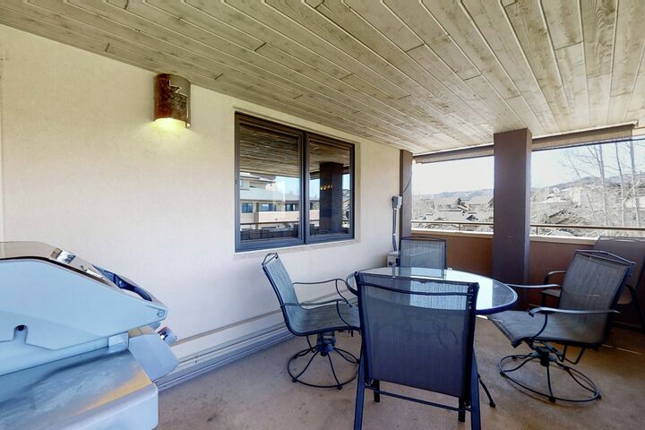 #B208 - Balcony with BBQ