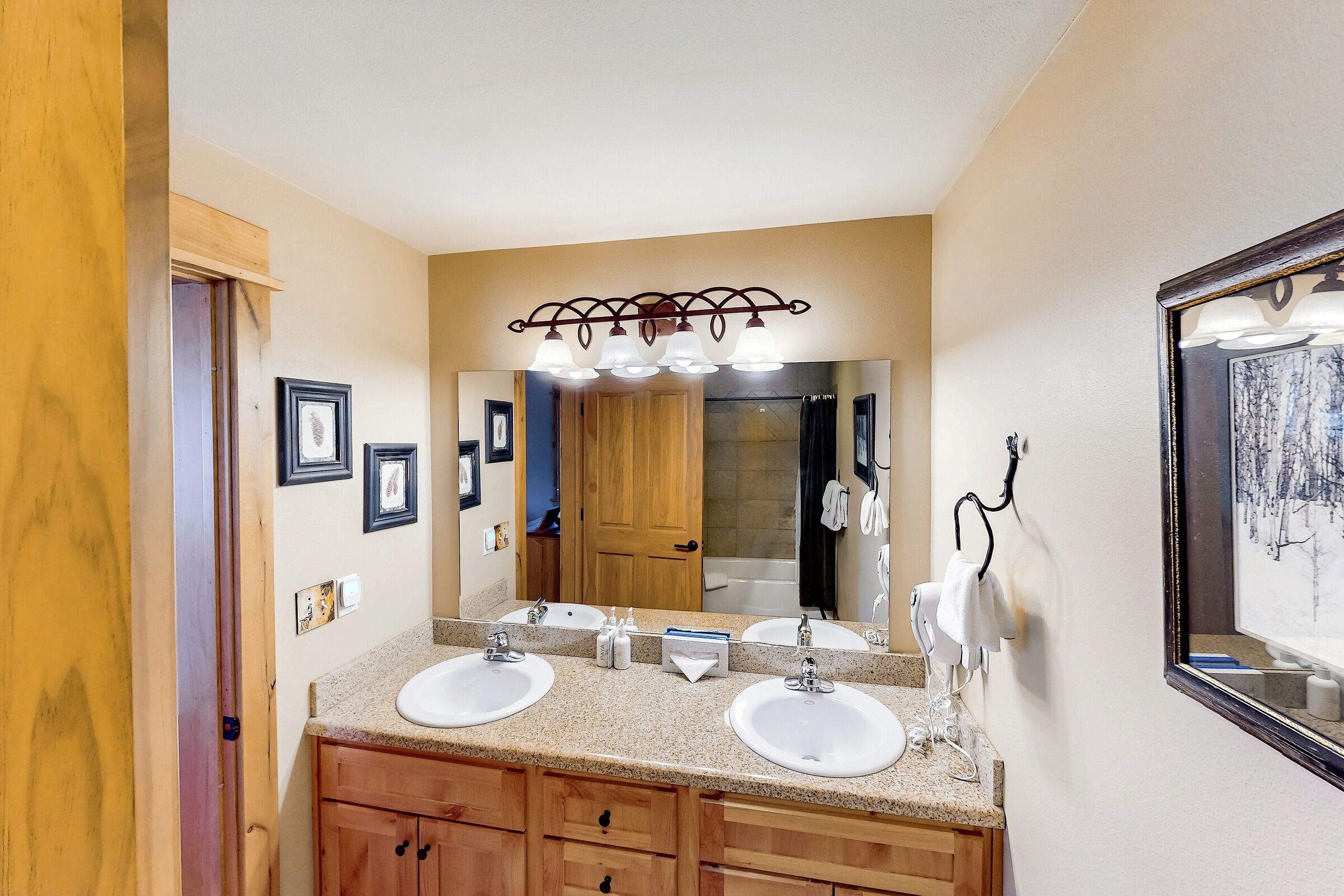 #B208 - Ensuite Bathroom