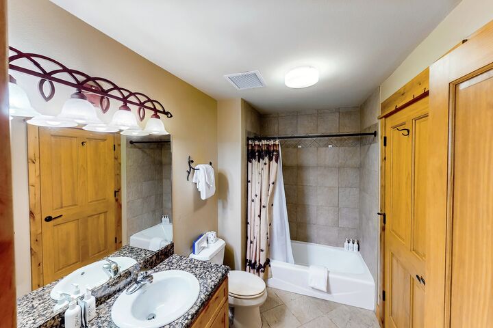 #B208 - Ensuite Bathroom