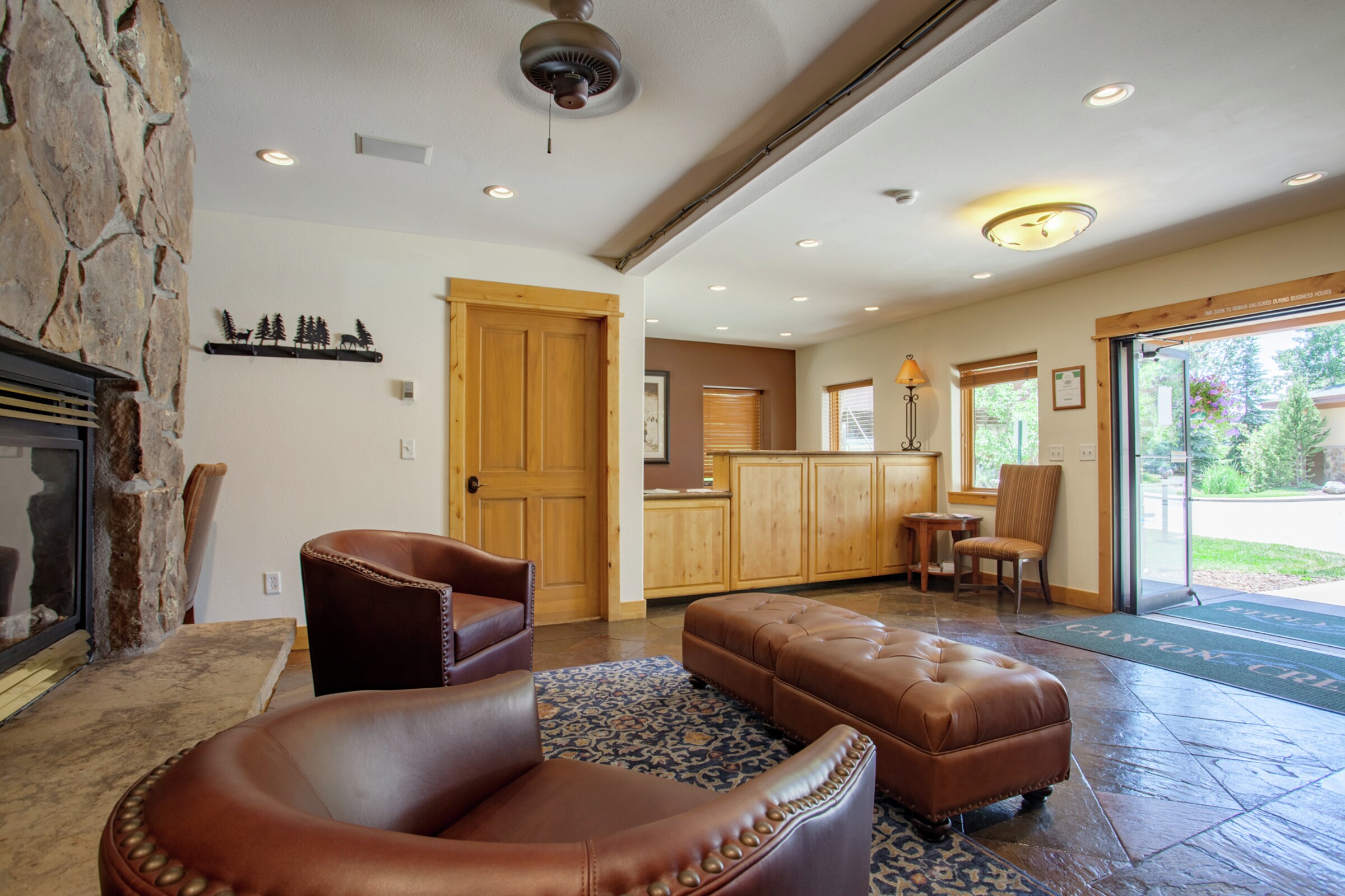 Reception & Lobby