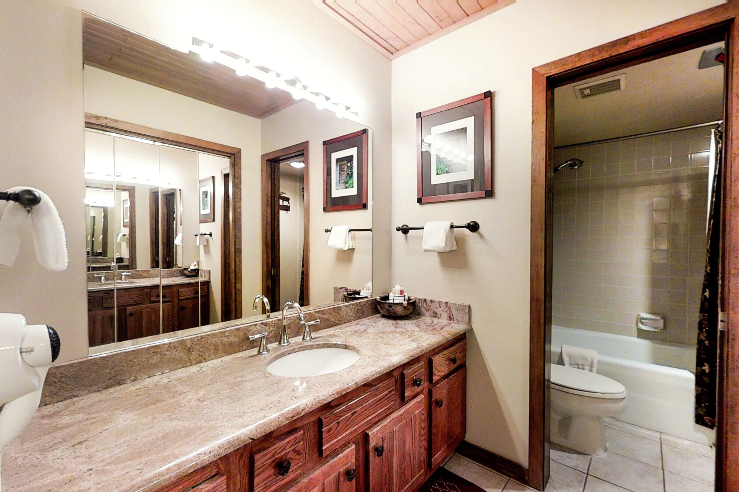 #405 - Master Ensuite Bathroom