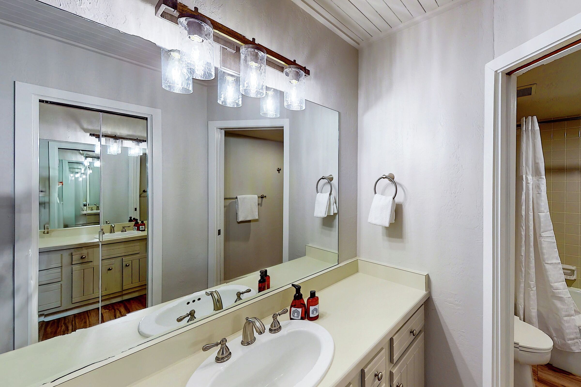 #105 - Master Ensuite Bathroom