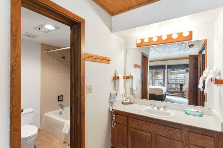#104 - Master Ensuite Bathroom