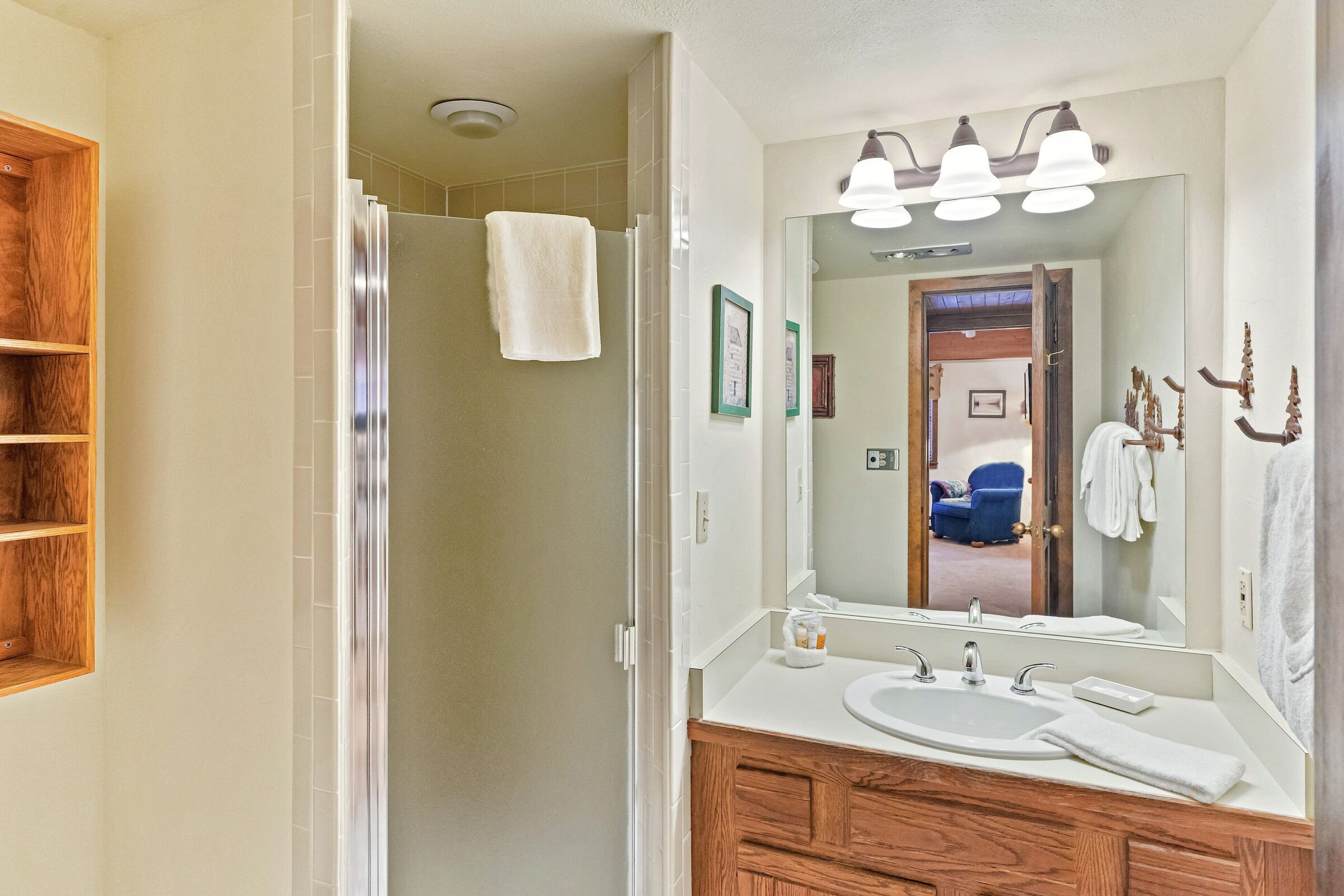 #306 - Ensuite Bathroom