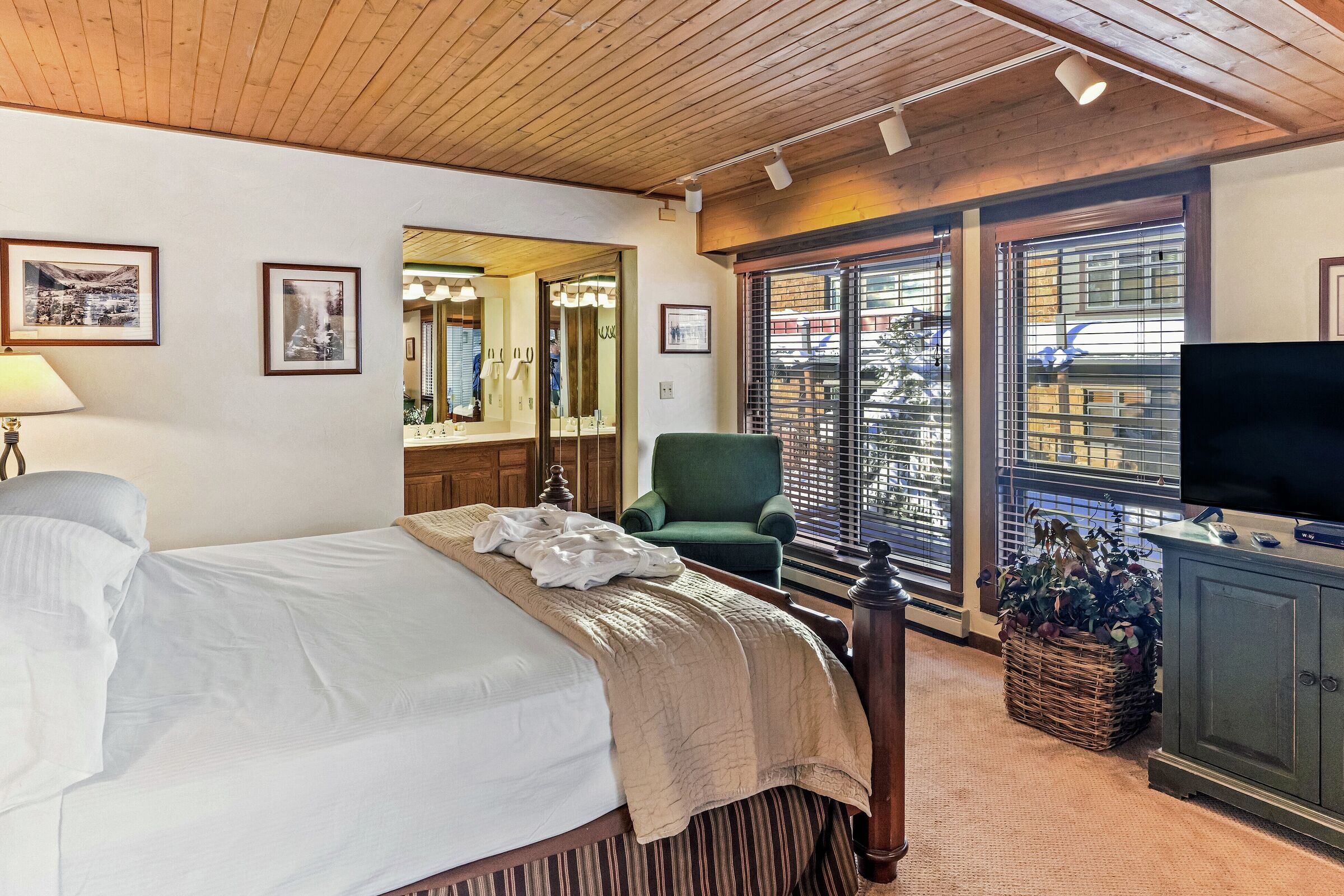#306 - Master Bedroom