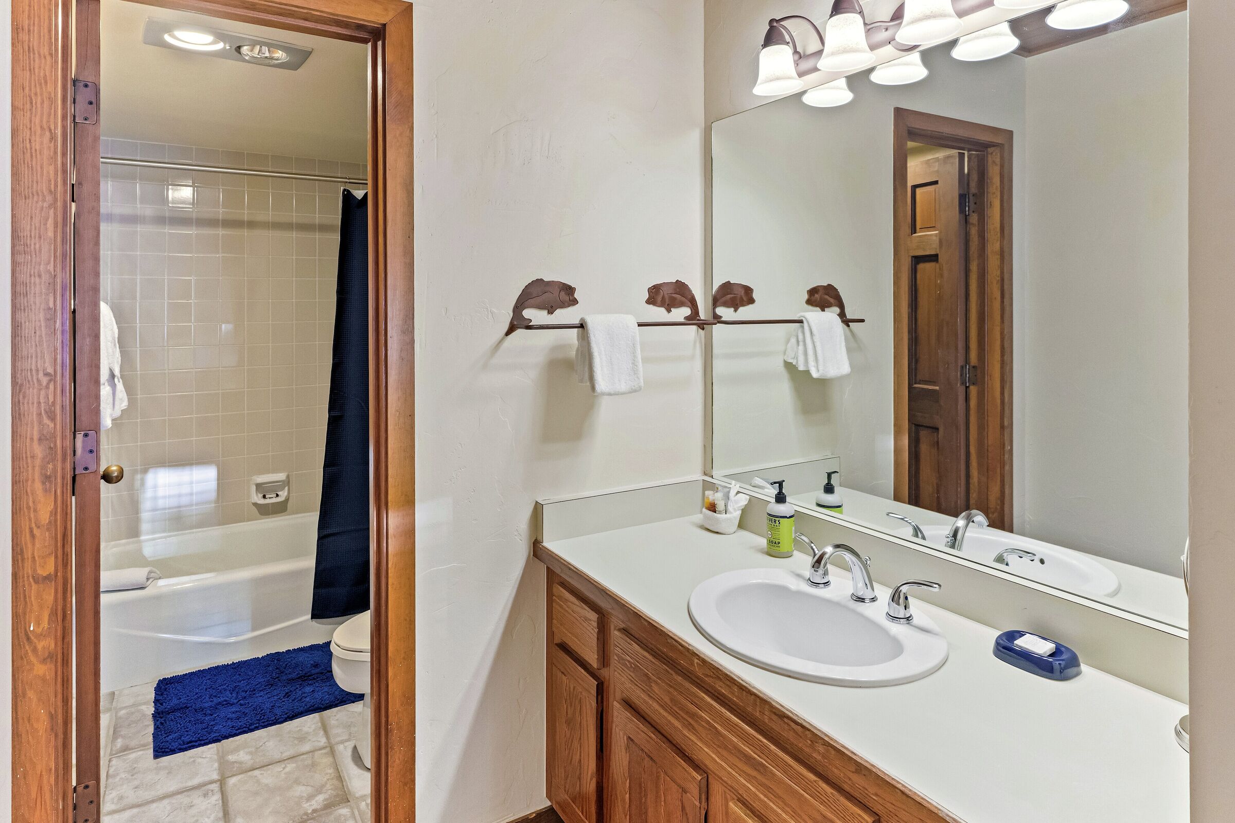 #306 - Ensuite Bathroom