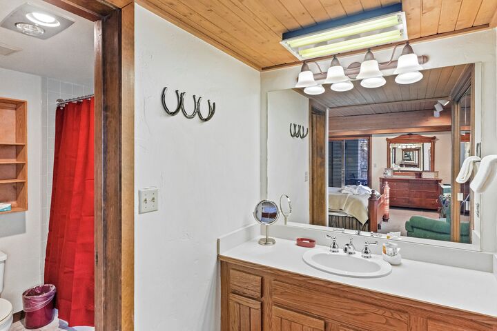 #306 - Master Ensuite Bathroom