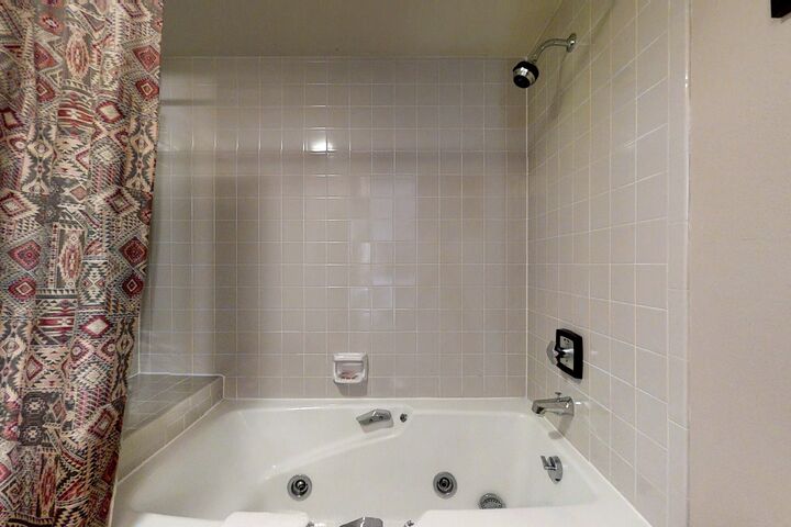 #503 - Master Ensuite Bathroom