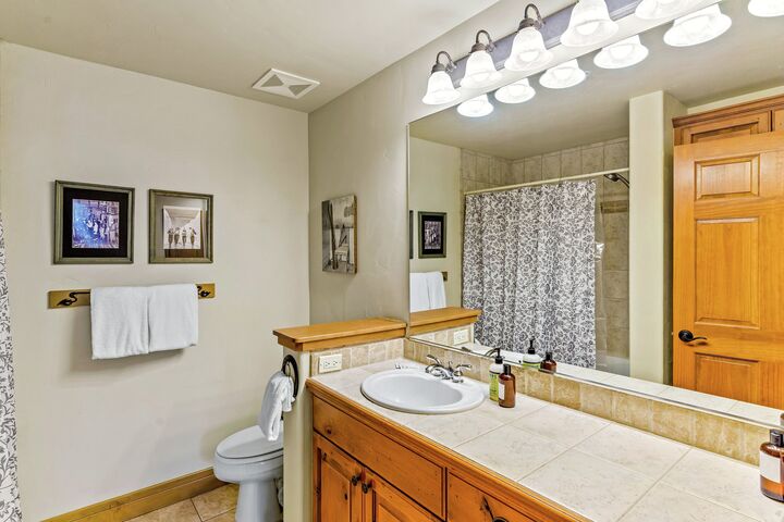 #208 - Master Ensuite Bathroom