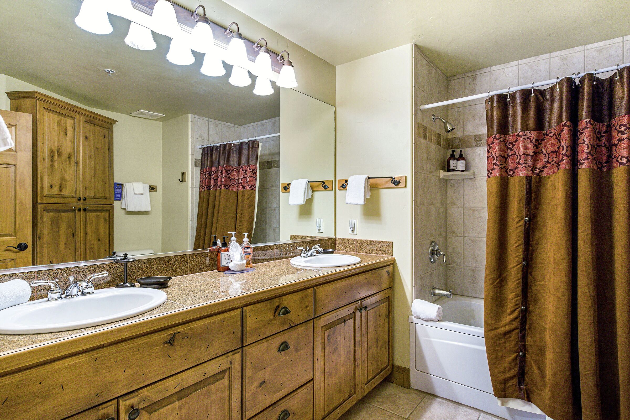 #306 - Master Ensuite Bathroom