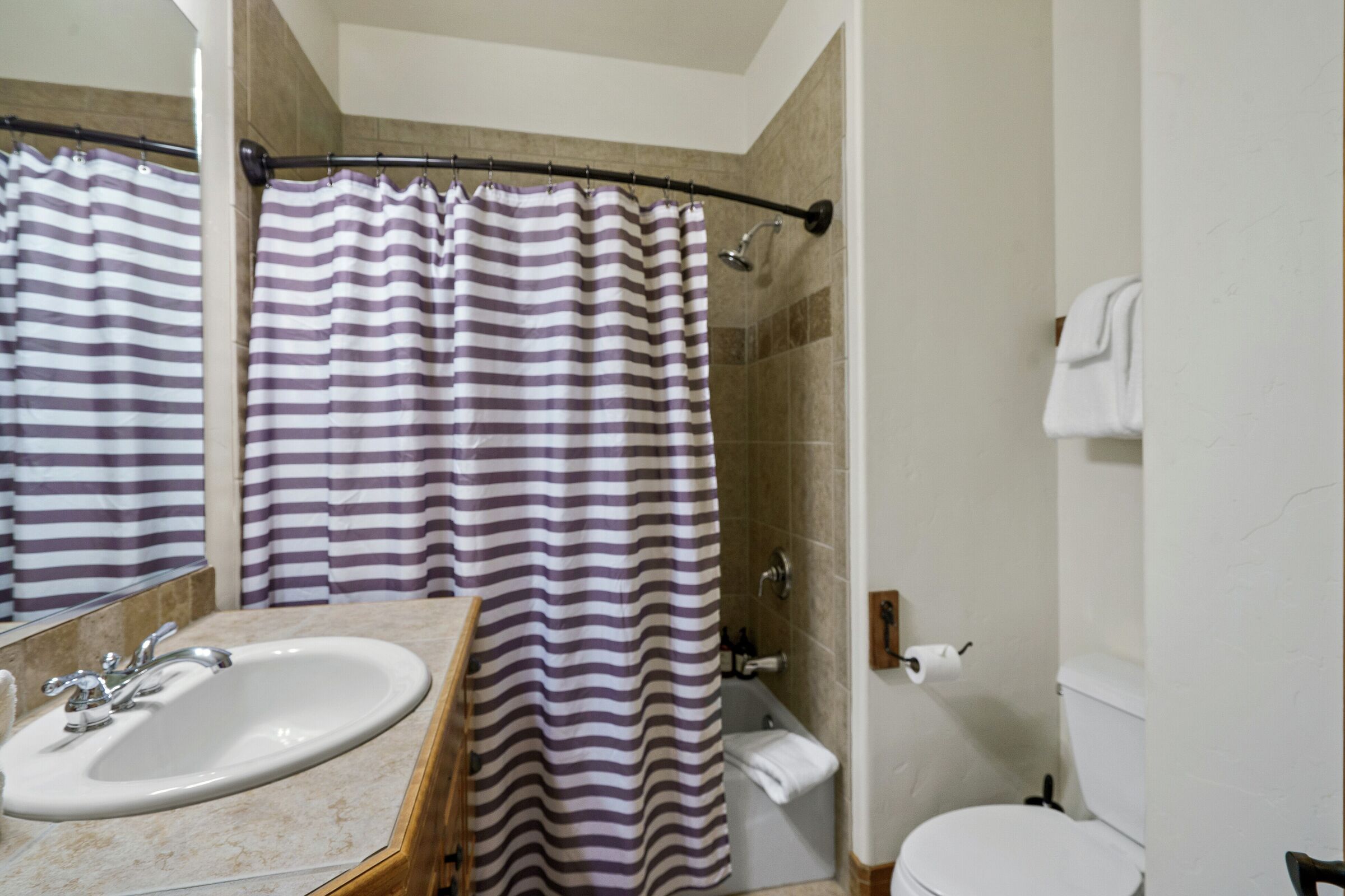 #1412 - Ensuite Bathroom