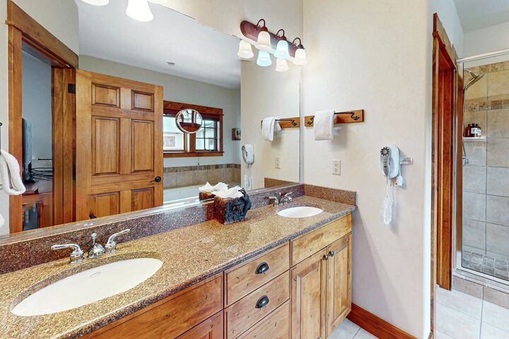 #1446 - Master Ensuite Bathroom