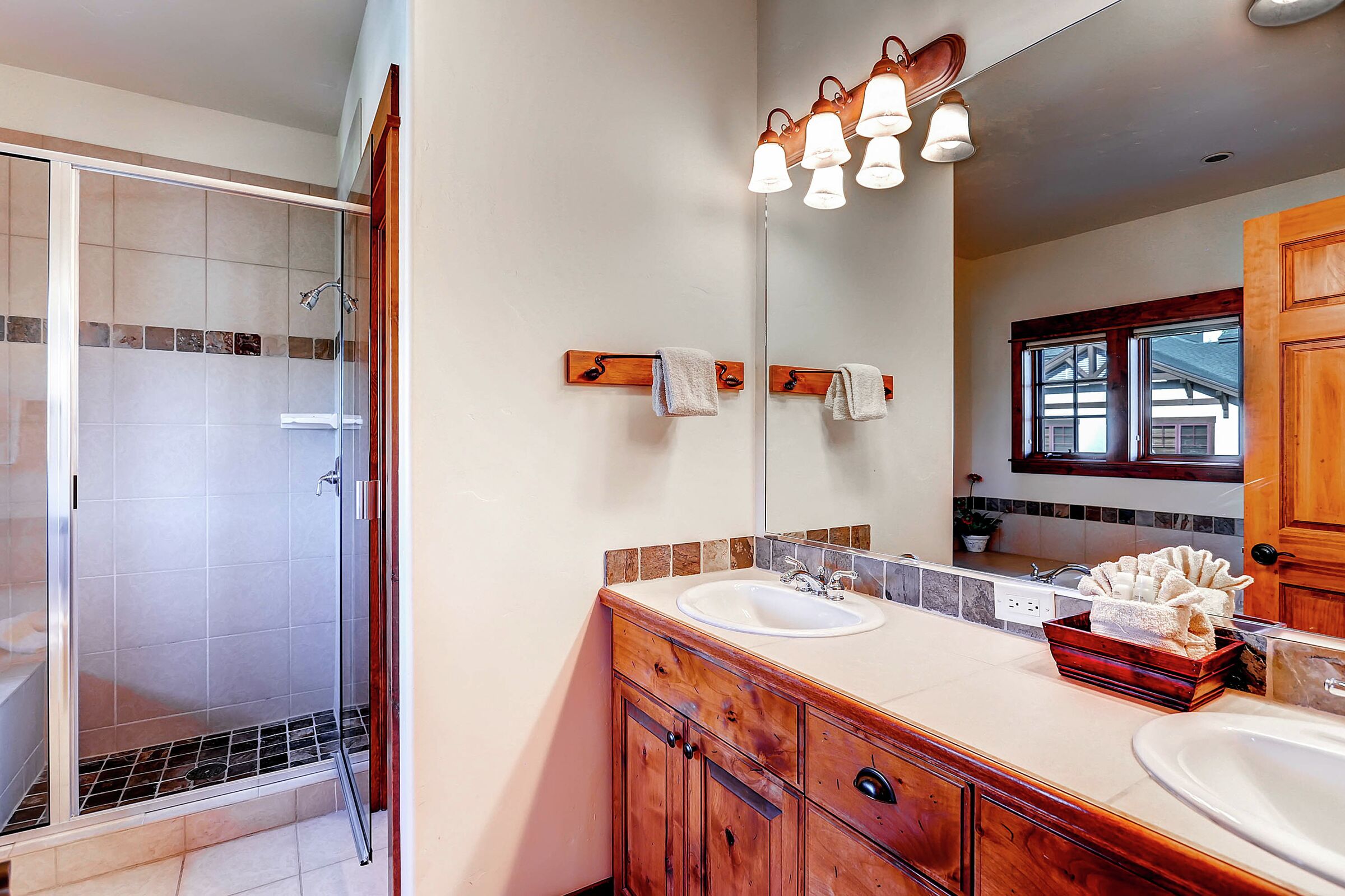 #1507 - Master Ensuite Bathroom