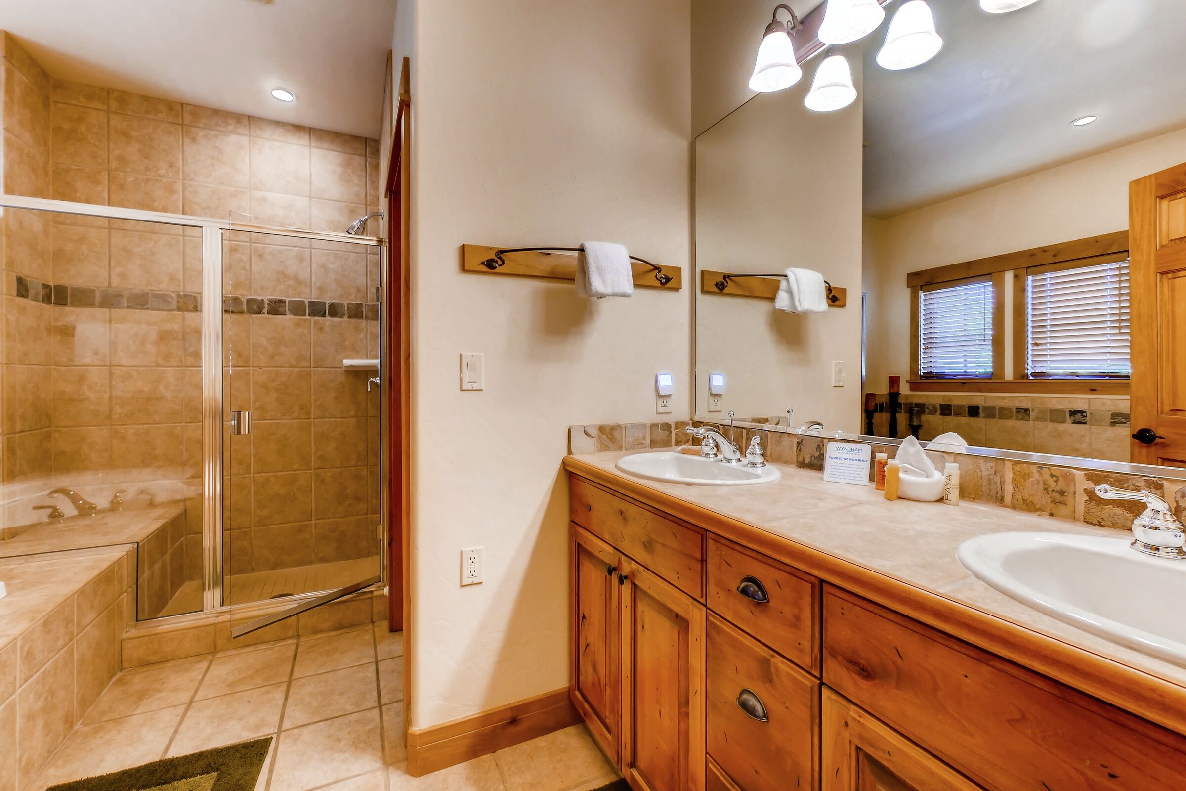 #1521 - Master Ensuite Bathroom