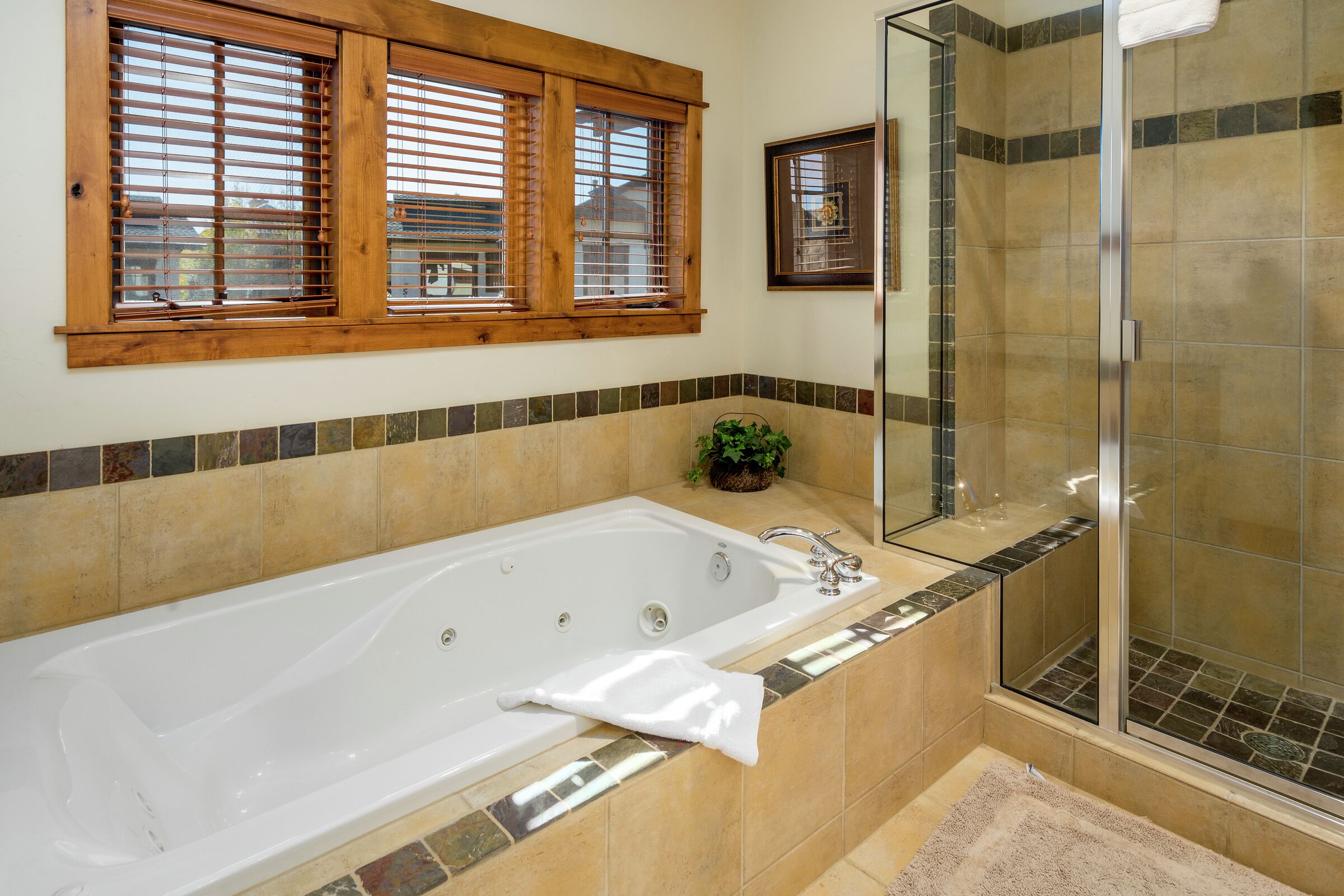 #1444 - Master Ensuite Bathroom