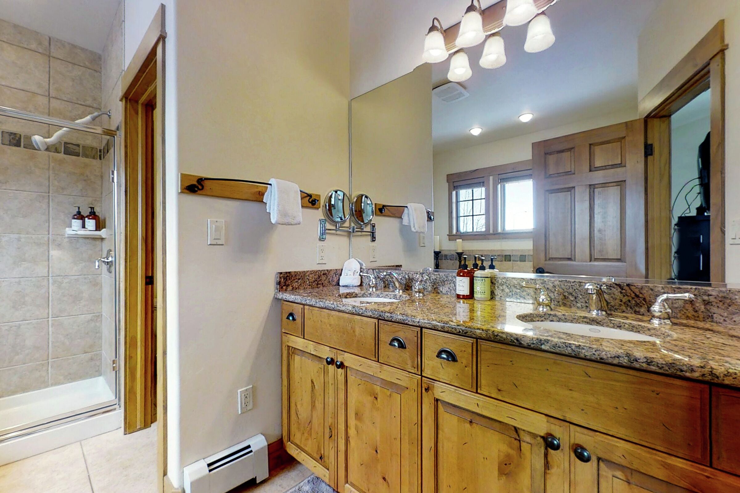 #1556 - Master Ensuite Bathroom