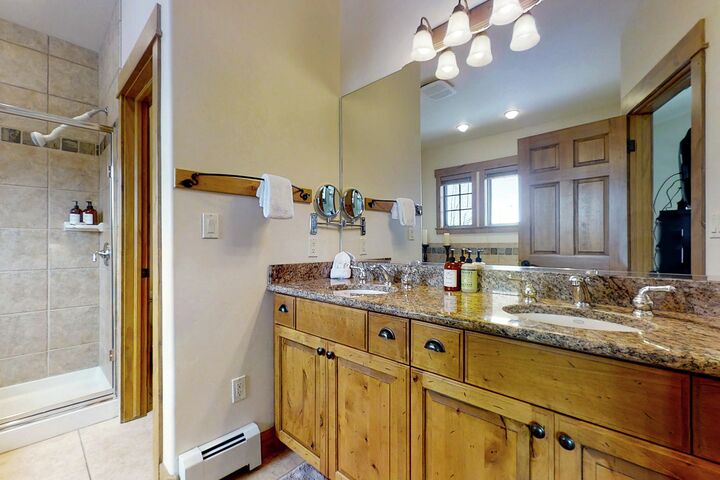 #1556 - Master Ensuite Bathroom