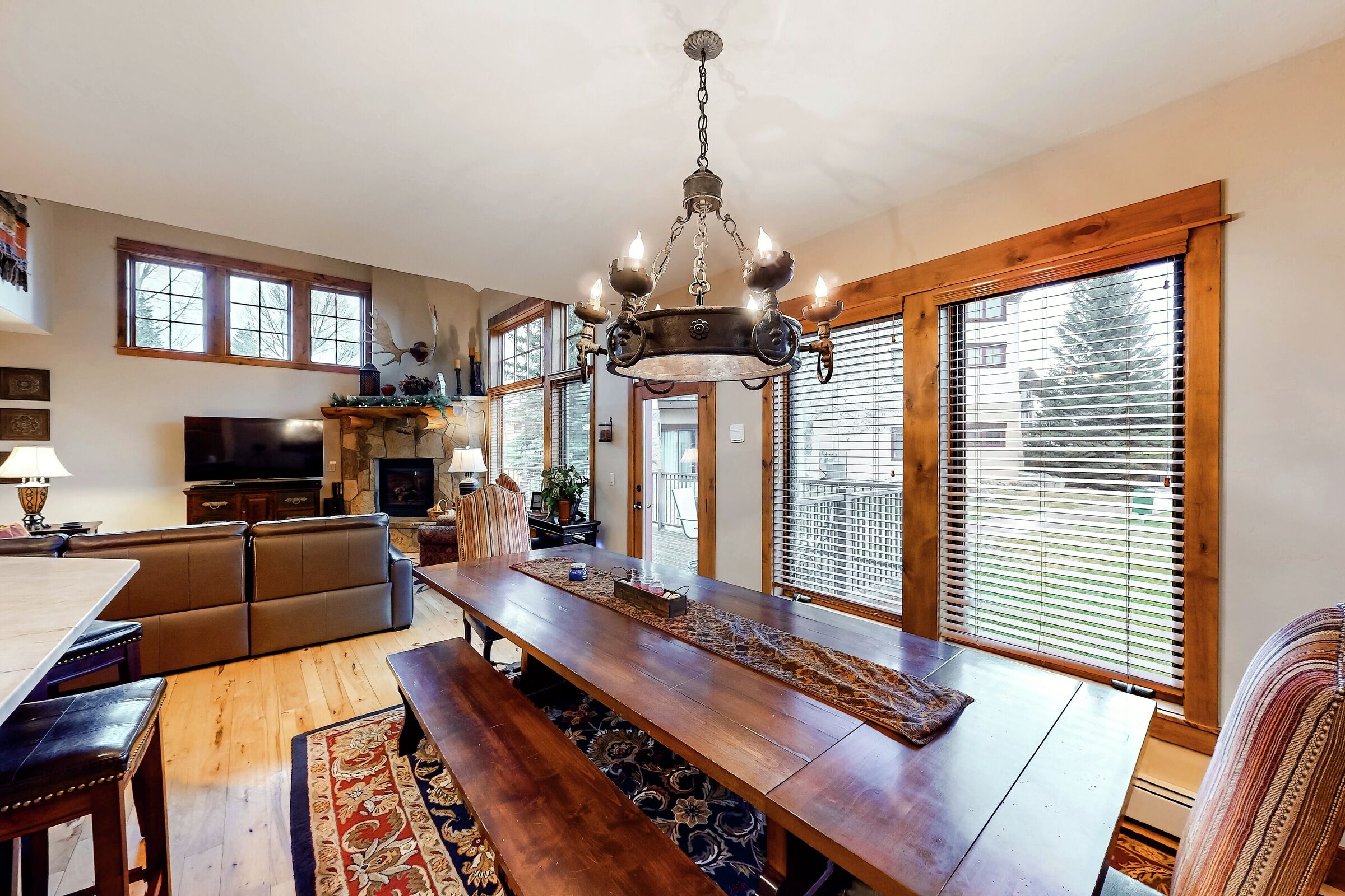 #1410 - Dining Area