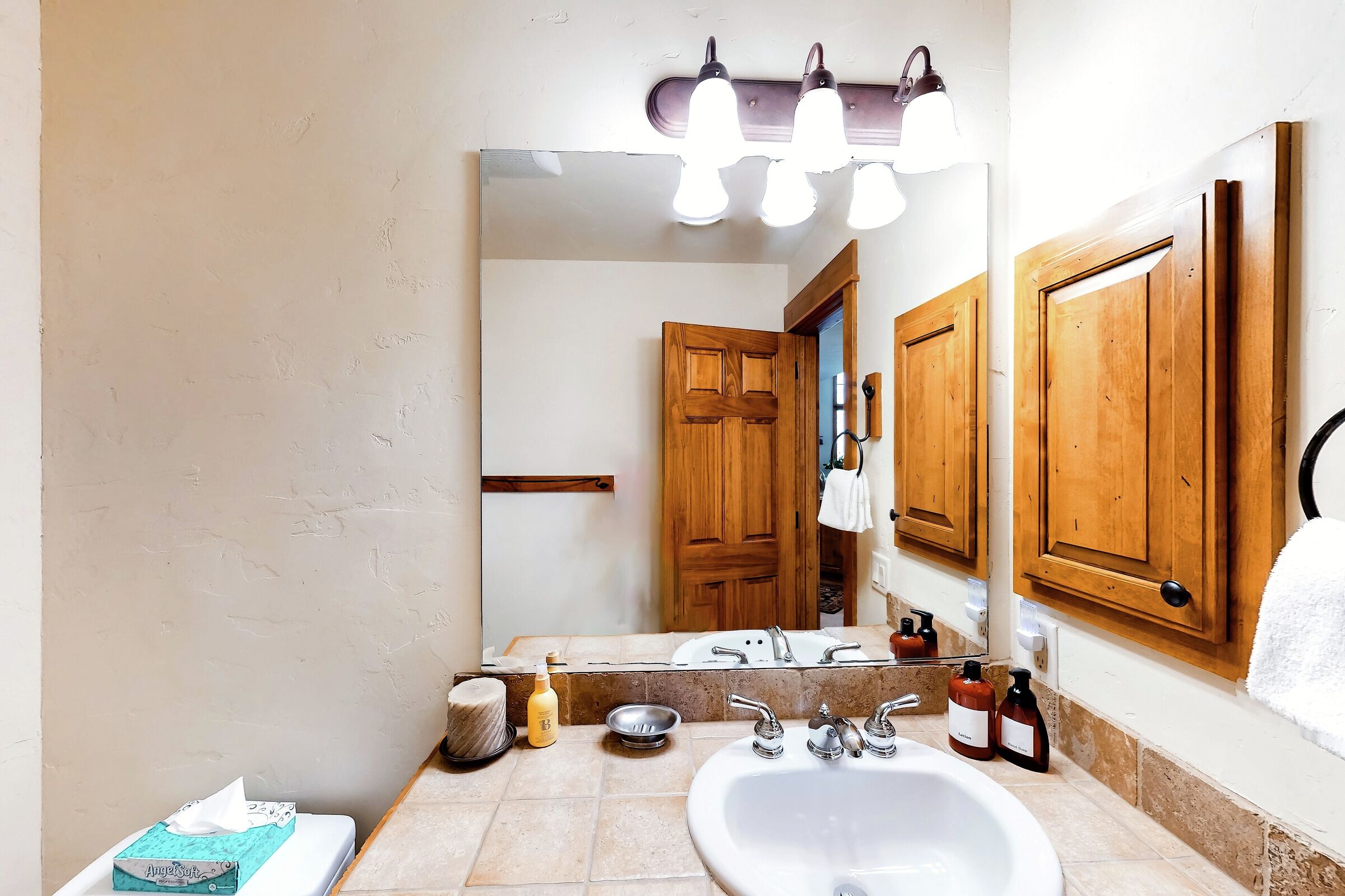 #1410 - Half Bathroom