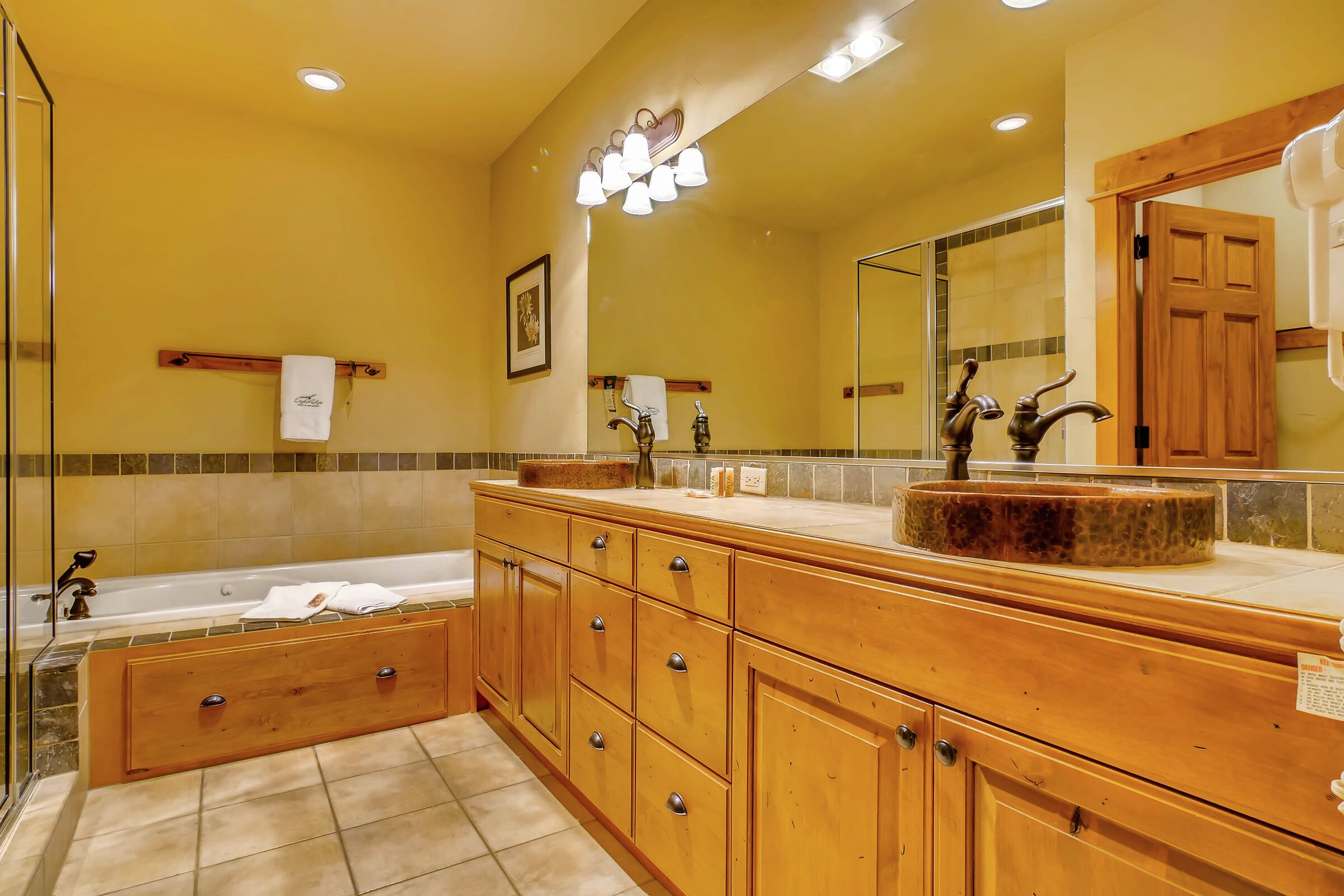 #1442 - Master Ensuite Bathroom