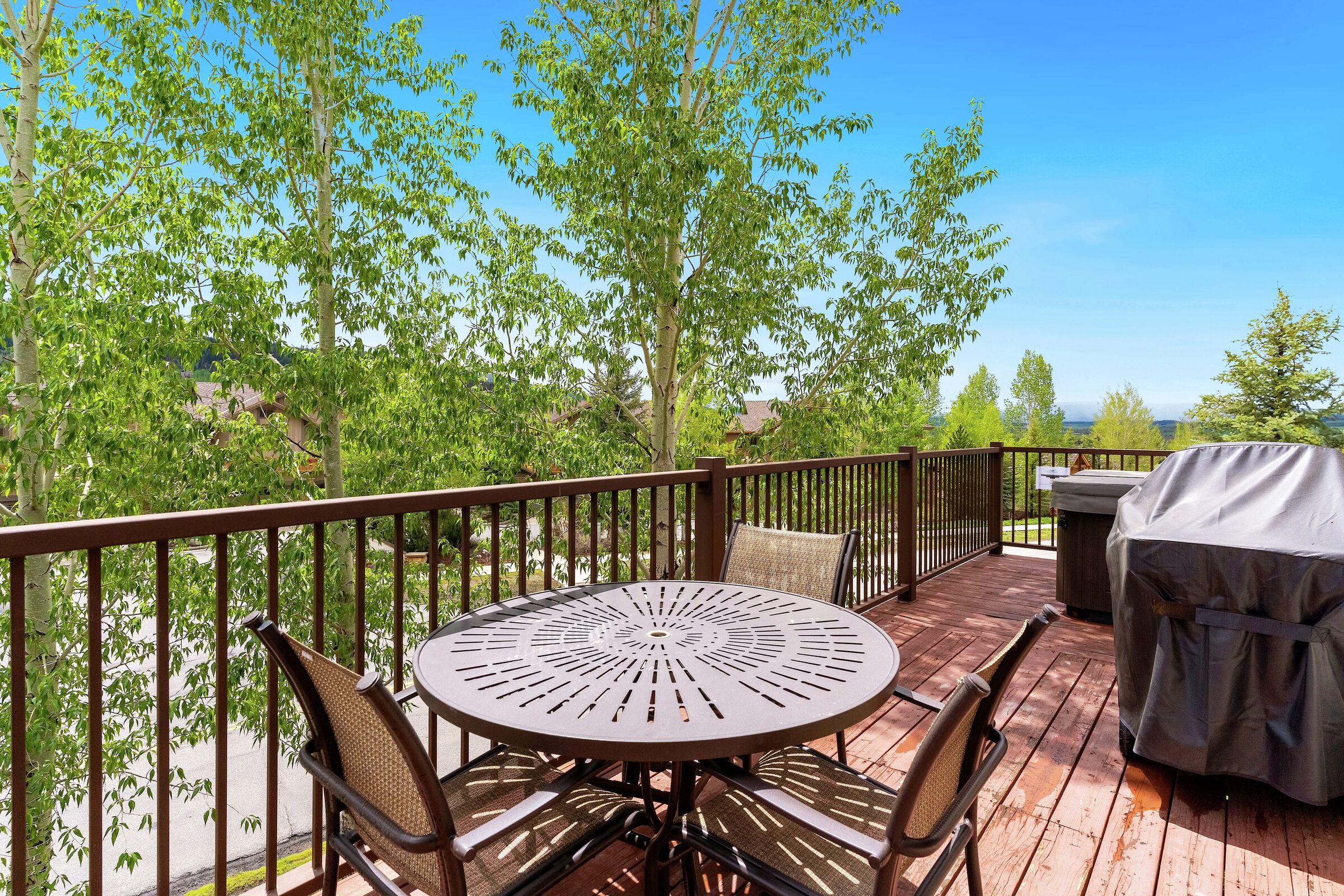 #1477 - Deck with BBQ & Hot Tub