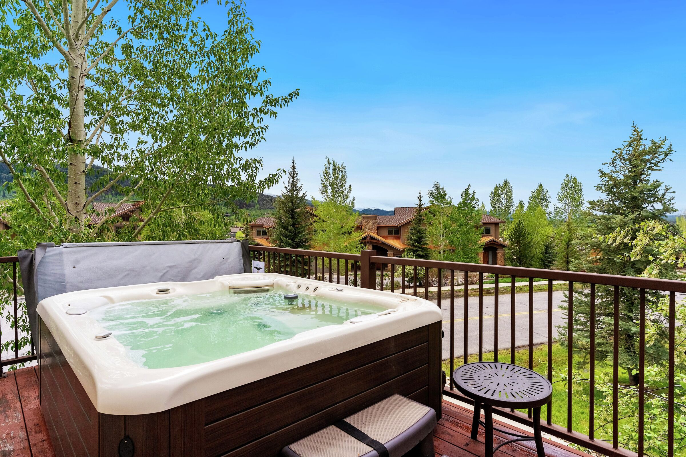 #1477 - Deck with Hot Tub