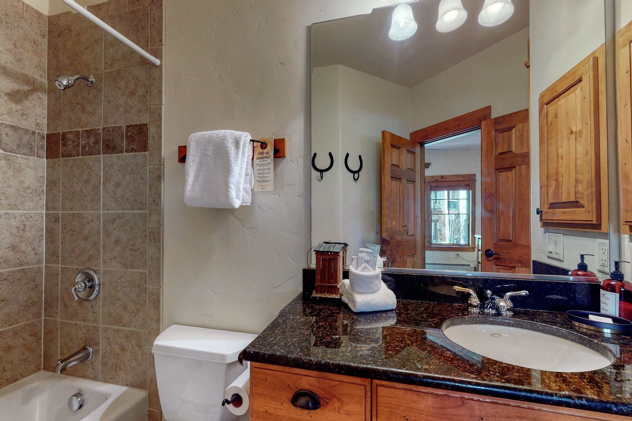 #1534 - Shared Ensuite Bathroom