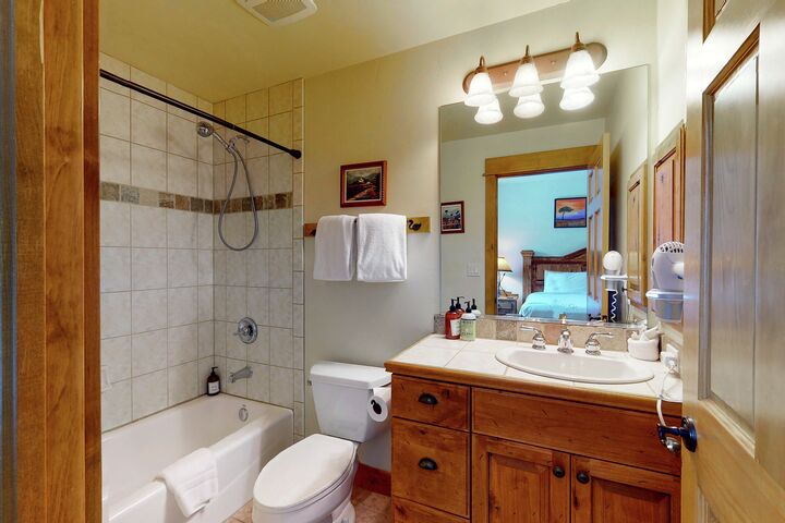 #1573 - Ensuite Bathroom