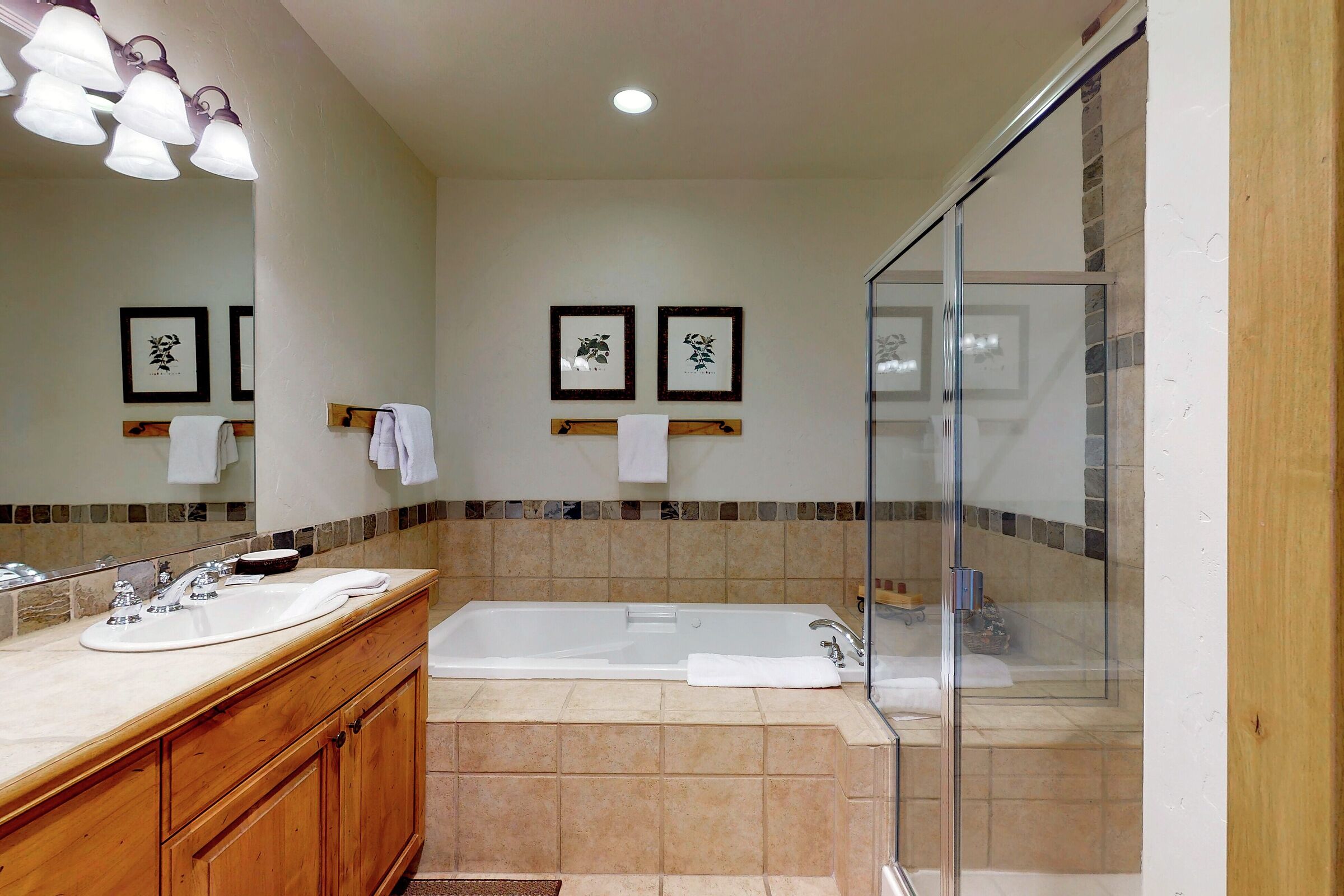 #1573 - Master Ensuite Bathroom