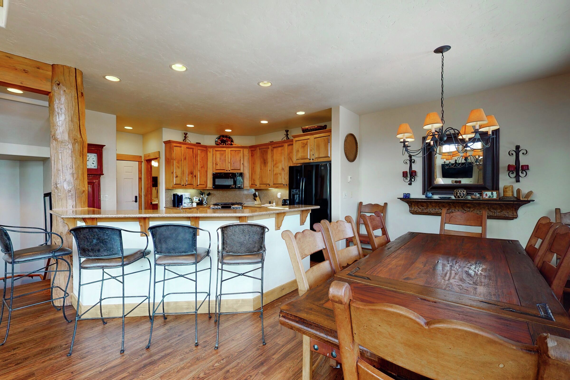 #1573 - Dining Area & Kitchen